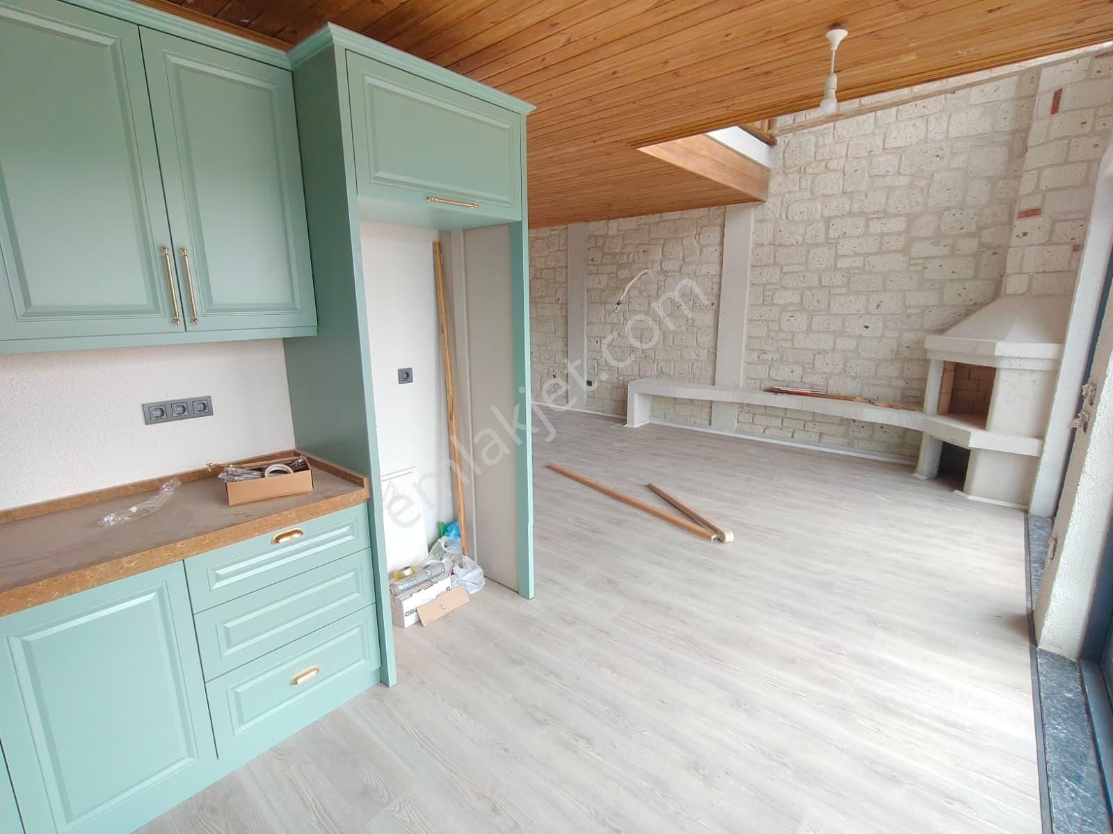 Urla Balıklıova'da Site İçerisinde Alaçatı Tarzı Taş Villa - Görsel 5