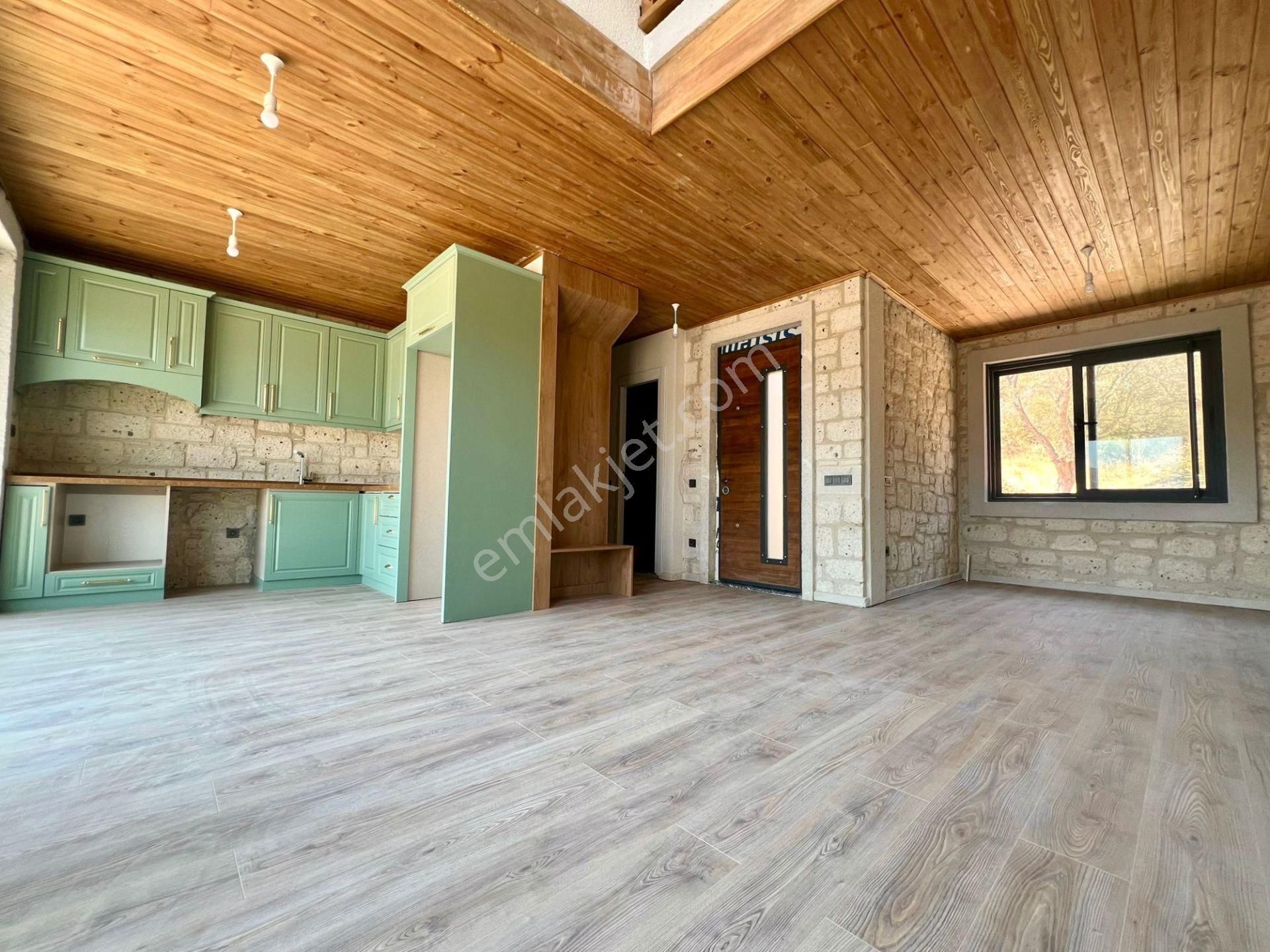 Urla Balıklıova'da Site İçerisinde Alaçatı Tarzı Taş Villa - Görsel 2