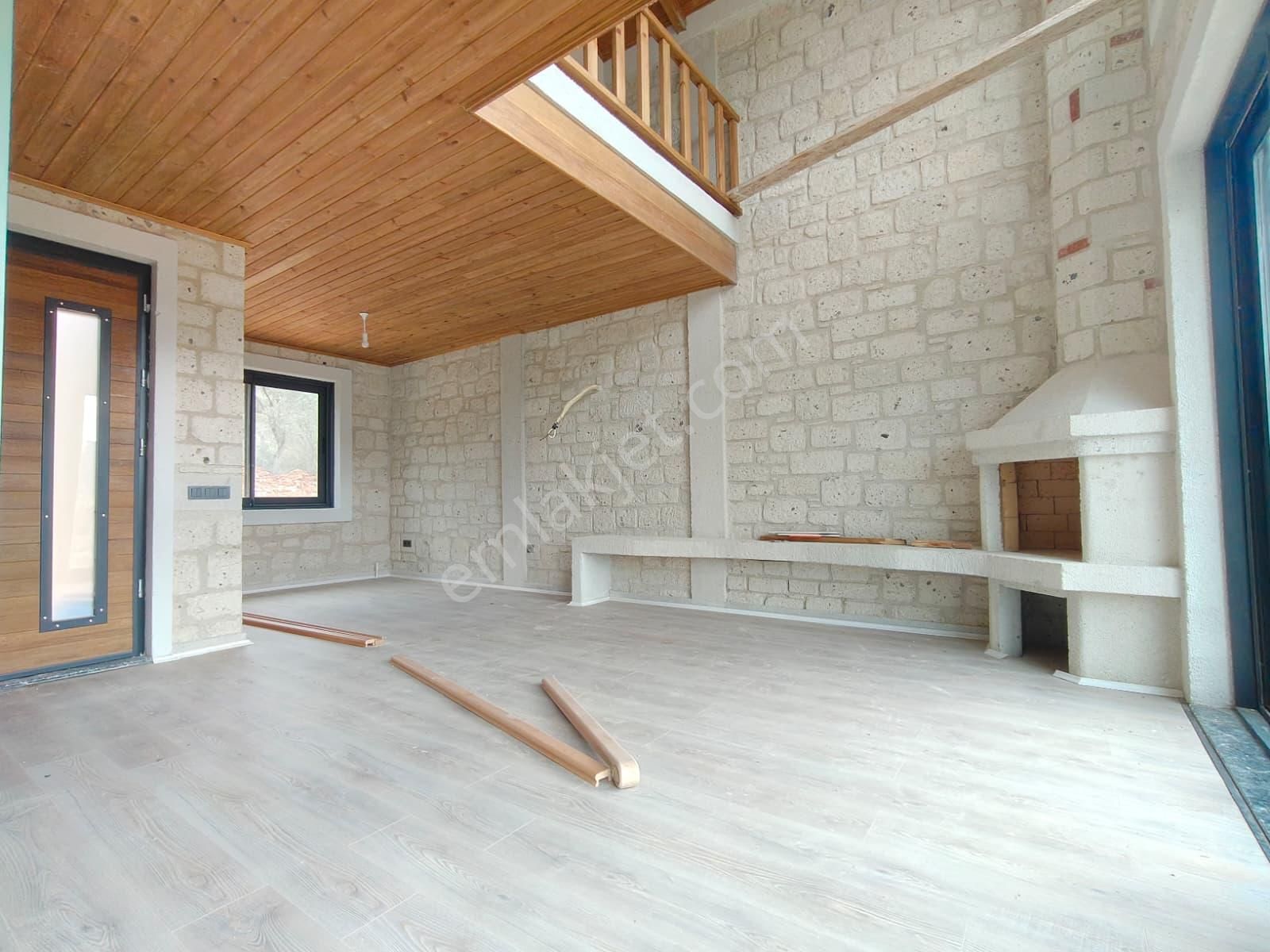 Urla Balıklıova'da Site İçerisinde Alaçatı Tarzı Taş Villa - Görsel 9