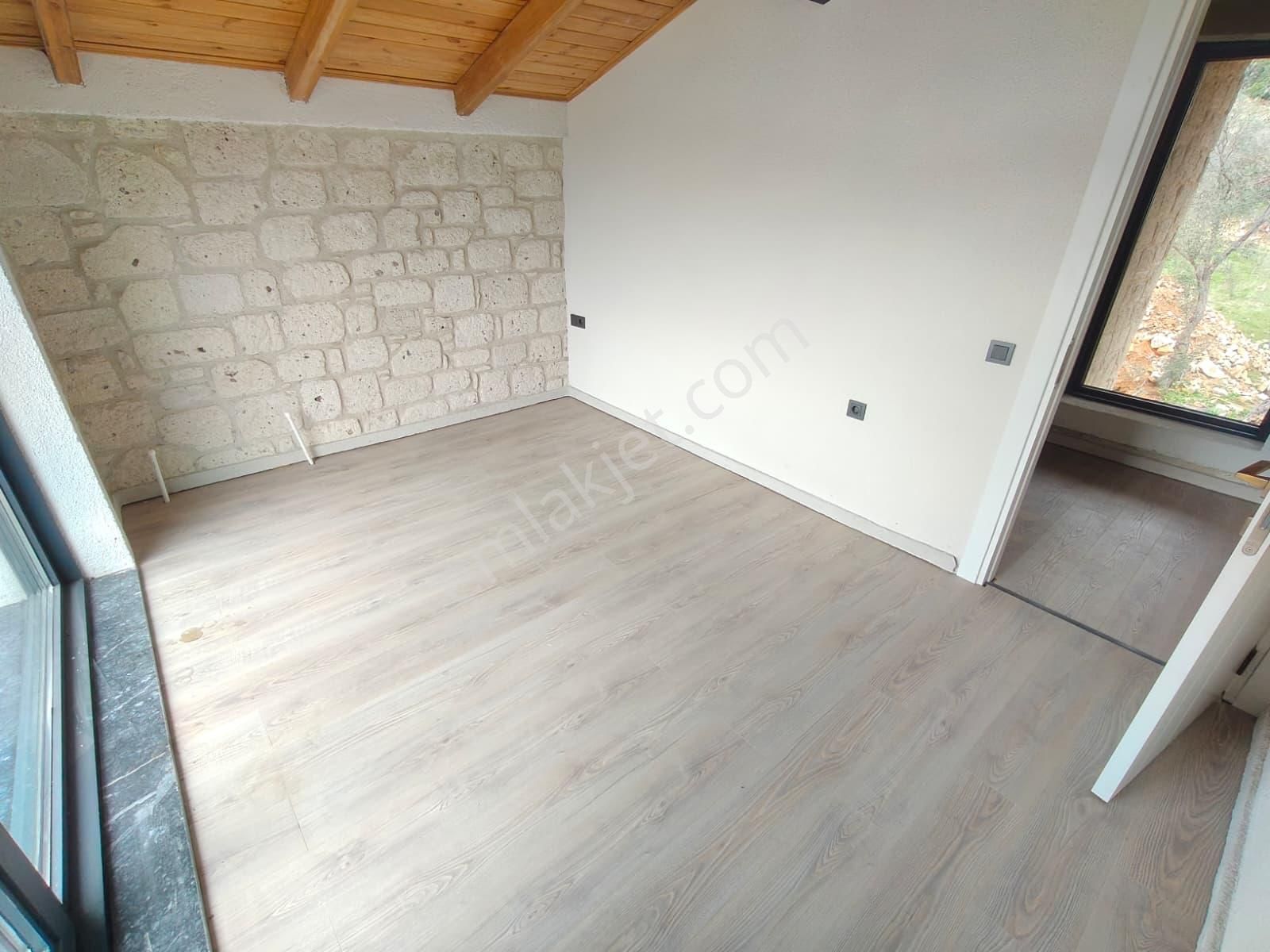 Urla Balıklıova'da Site İçerisinde Alaçatı Tarzı Taş Villa - Görsel 17