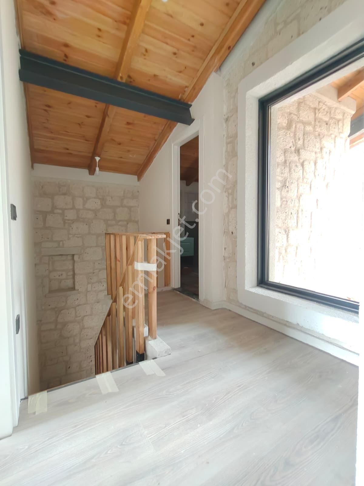 Urla Balıklıova'da Site İçerisinde Alaçatı Tarzı Taş Villa - Görsel 13