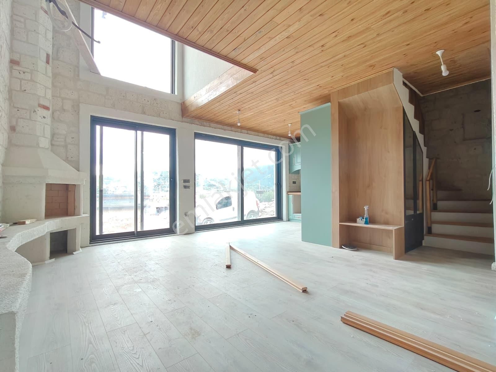 Urla Balıklıova'da Site İçerisinde Alaçatı Tarzı Taş Villa - Görsel 11