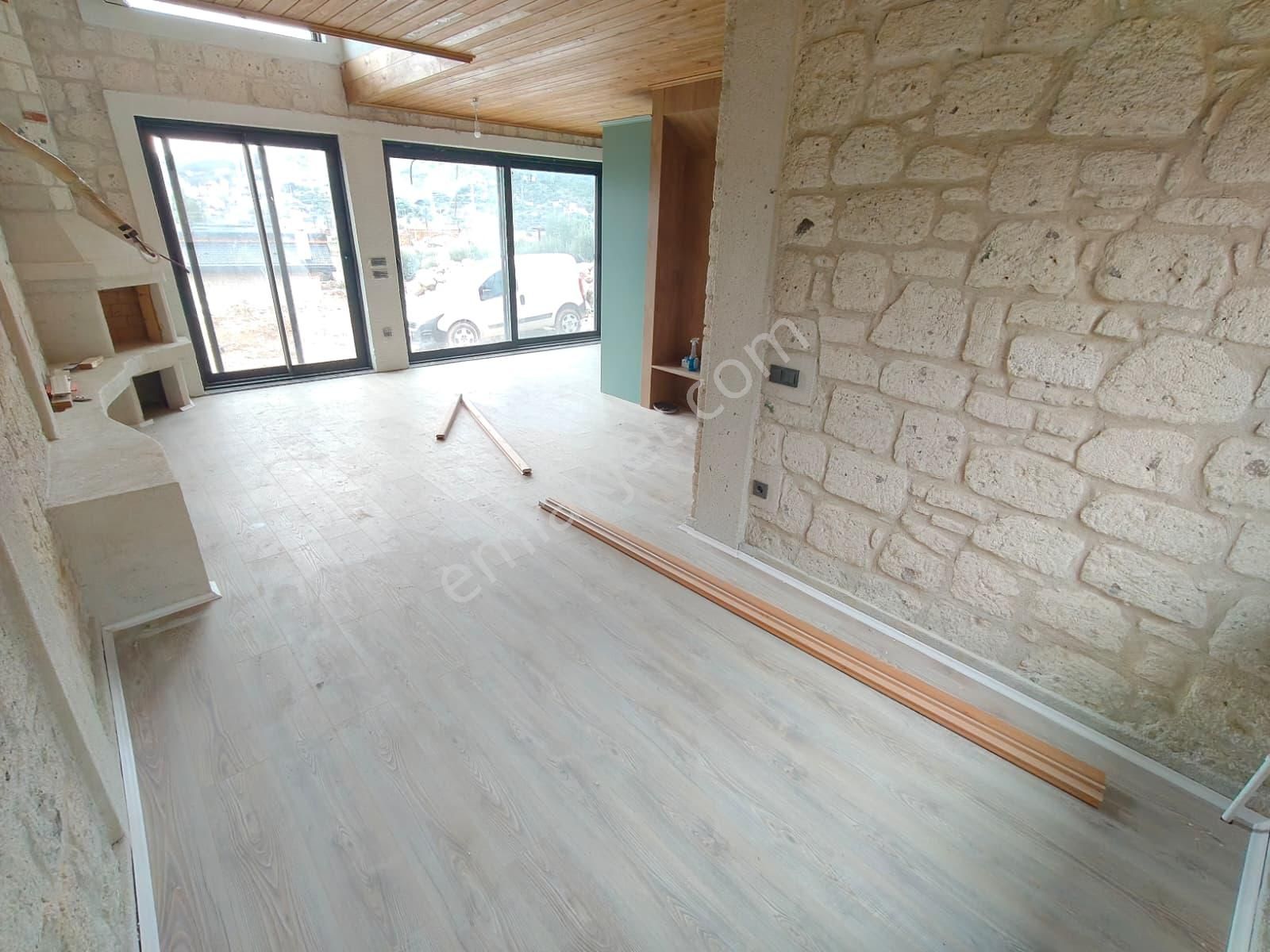 Urla Balıklıova'da Site İçerisinde Alaçatı Tarzı Taş Villa - Görsel 6