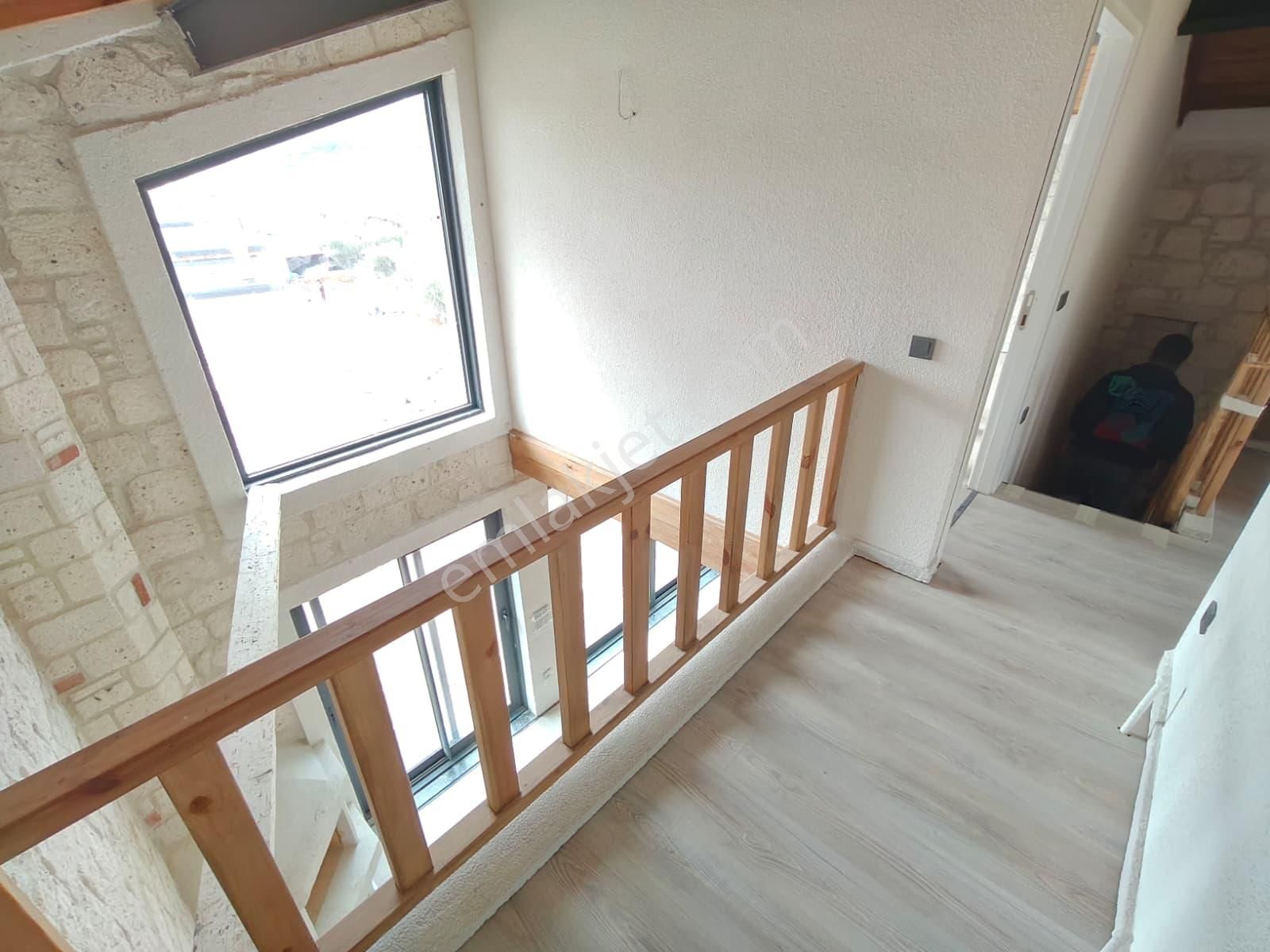 Urla Balıklıova'da Site İçerisinde Alaçatı Tarzı Taş Villa - Görsel 14