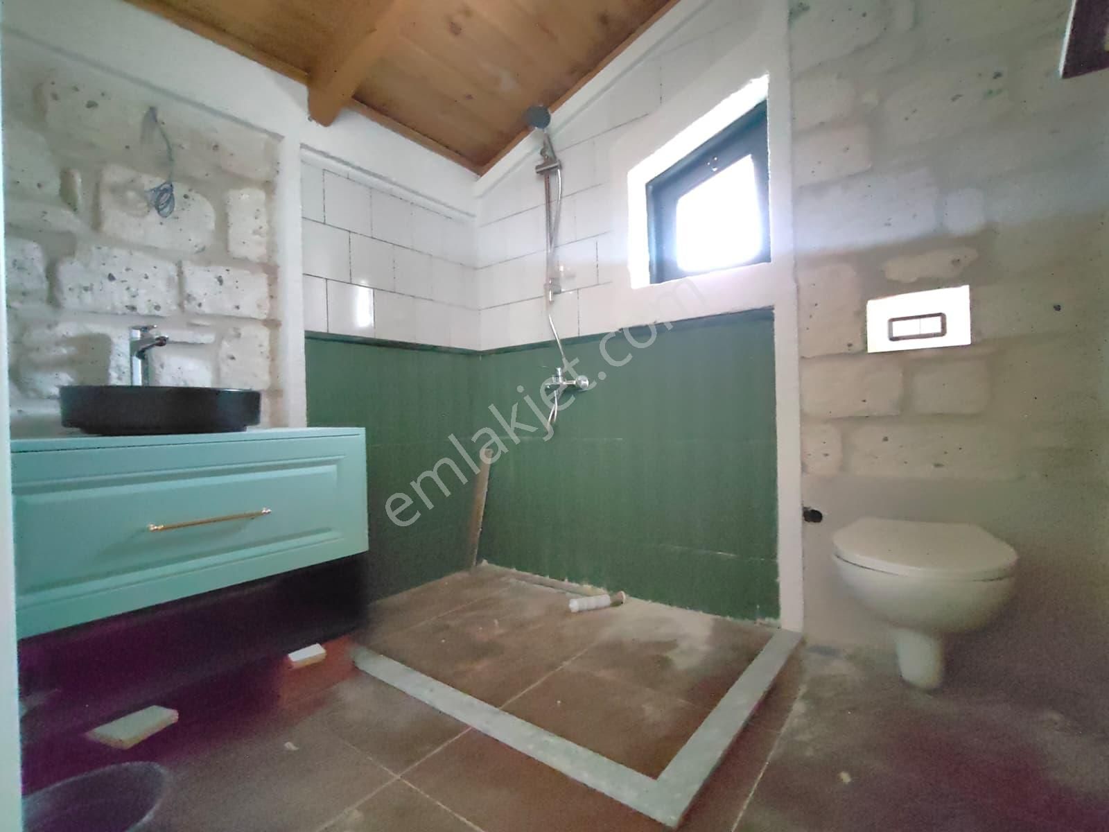 Urla Balıklıova'da Site İçerisinde Alaçatı Tarzı Taş Villa - Görsel 25