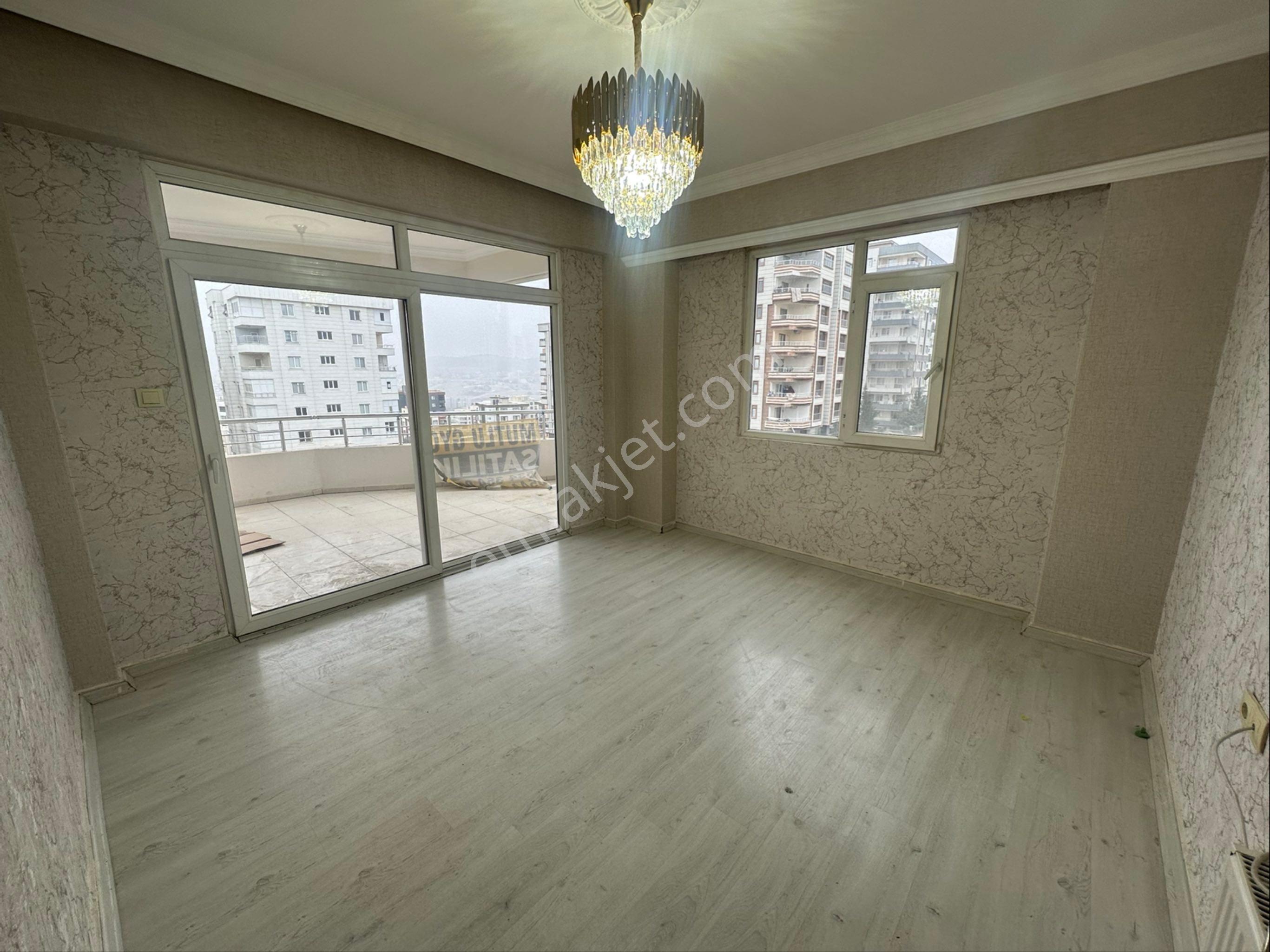 Akev Gayrimenkul'den Karaköprü Doğukentte Bakımlı Ara Kat 4+1 Daire - Görsel 8