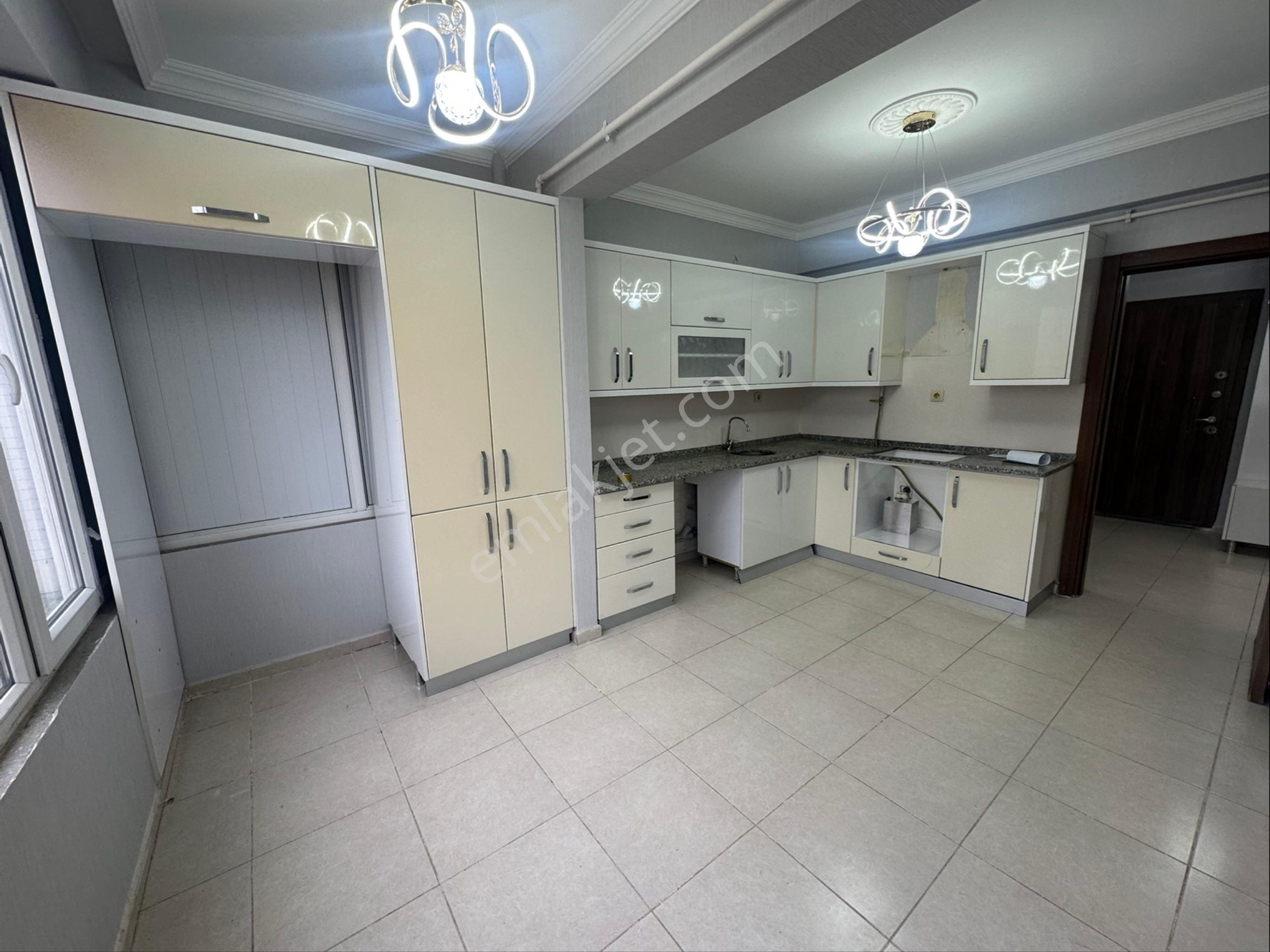 Akev Gayrimenkul'den Karaköprü Doğukentte Bakımlı Ara Kat 4+1 Daire - Görsel 2