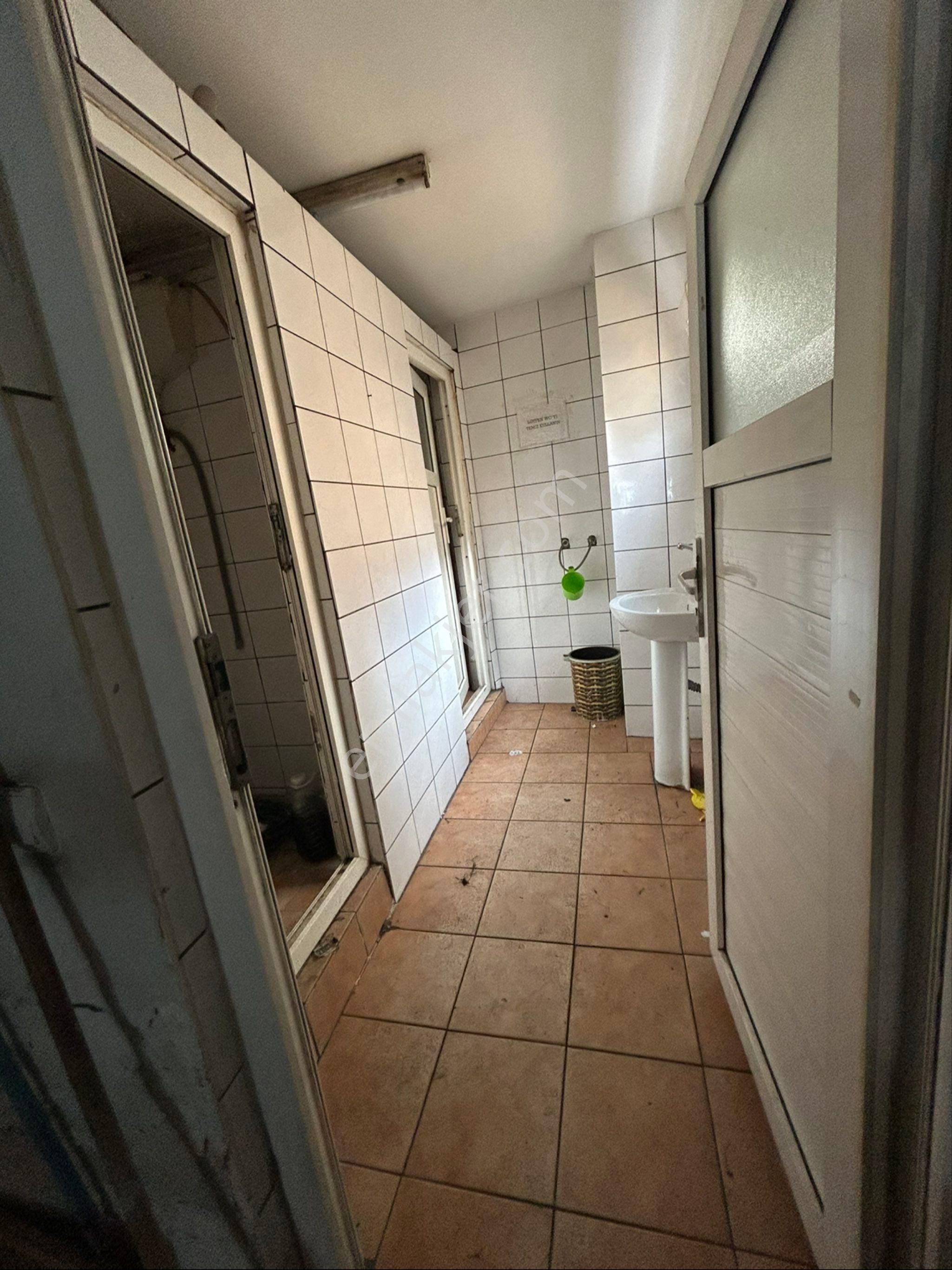 Plaza'ların Ortasında 285m2 Ofis Bölmeli Kiralık Atölye - Görsel 6