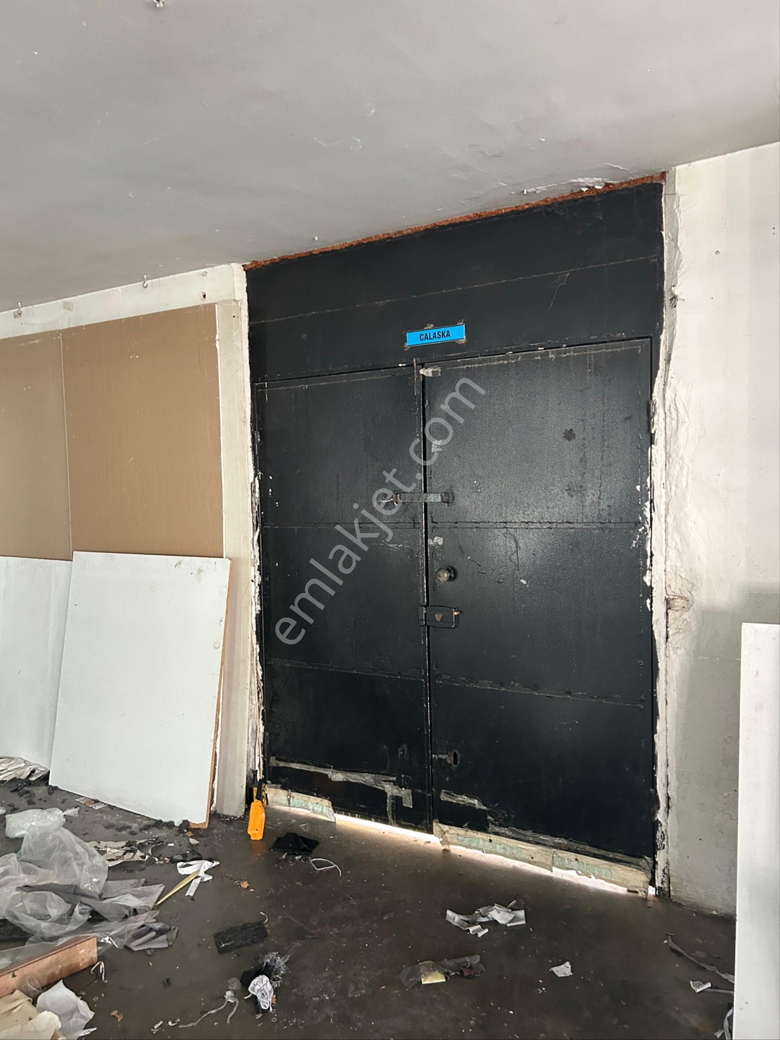Plaza'ların Ortasında 285m2 Ofis Bölmeli Kiralık Atölye - Görsel 8