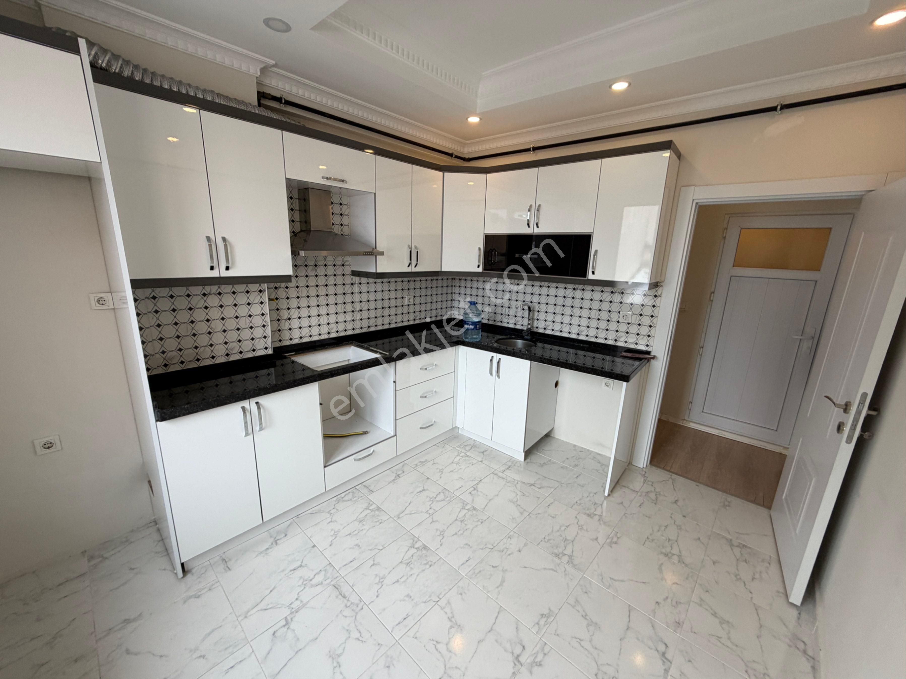 Aydın İnş. 1.cebeci Cad. Komşu 4+1 180m2 3.yıllık Asansörlü Dublex