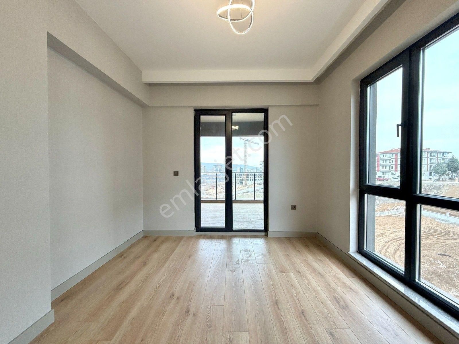 Kalecik Emlak'tan Fatih Mah. Lüx Ve Modern Tasarımlı 2+1 Full Yapılı - Görsel 12