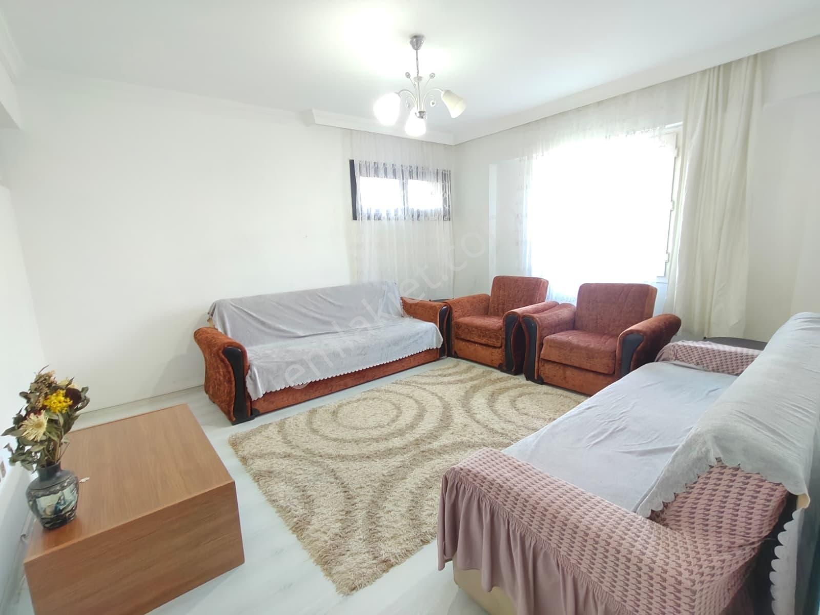 Balçova Çetin Emeç Tanju Okan Sok. 6 Yıllık Satılık 2+1daire