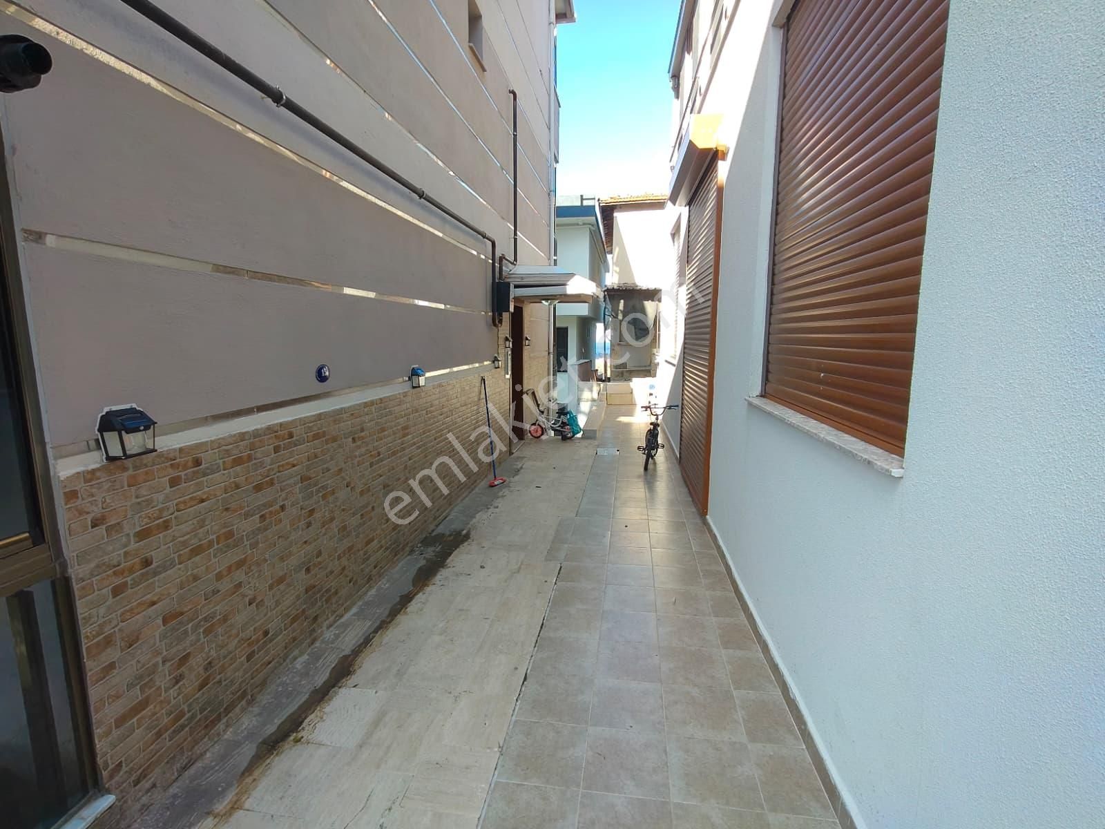 Balçova Çetin Emeç Tanju Okan Sok. 6 Yıllık Satılık 2+1daire - Görsel 22