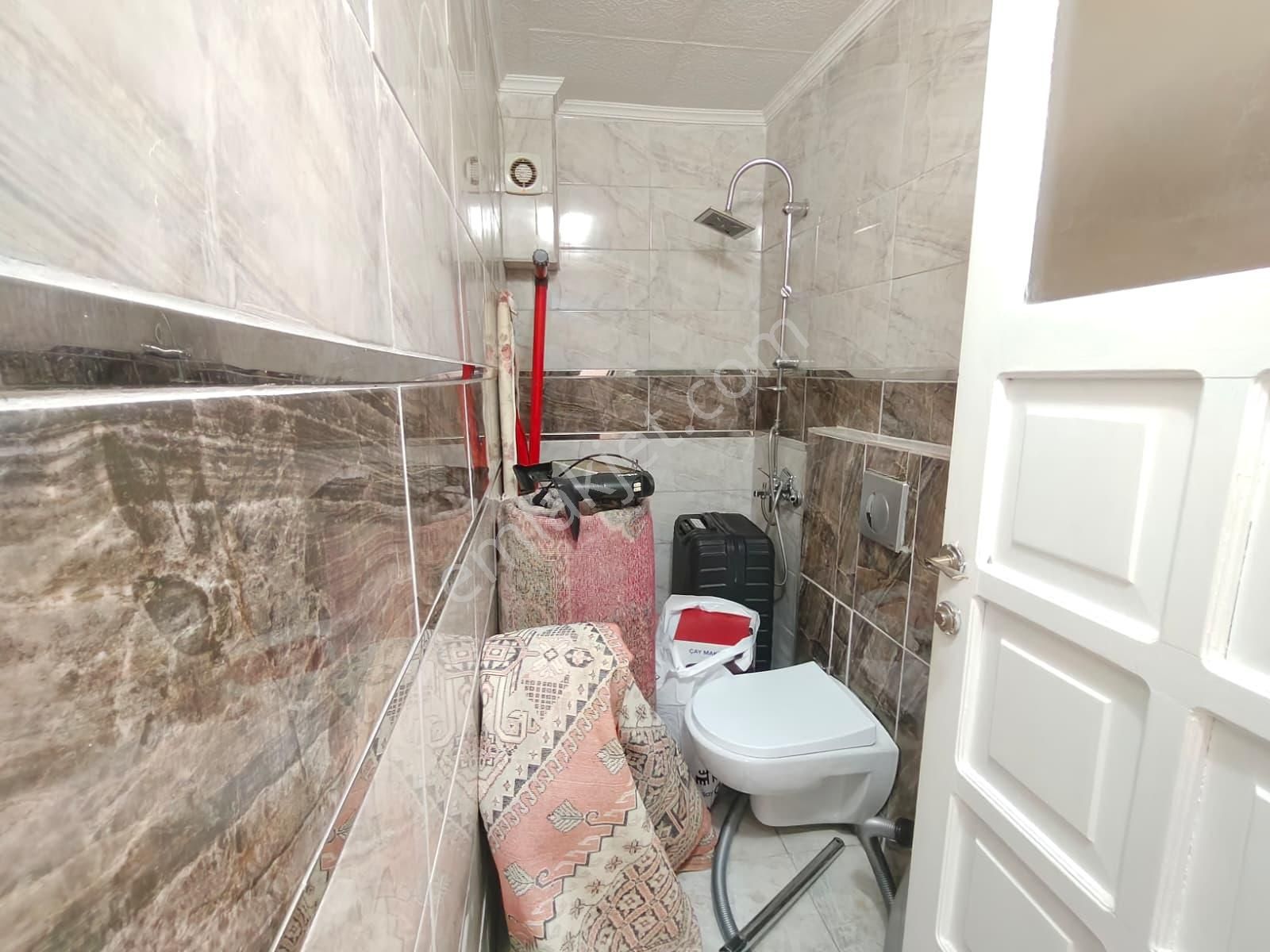 Balçova Çetin Emeç Tanju Okan Sok. 6 Yıllık Satılık 2+1daire - Görsel 9