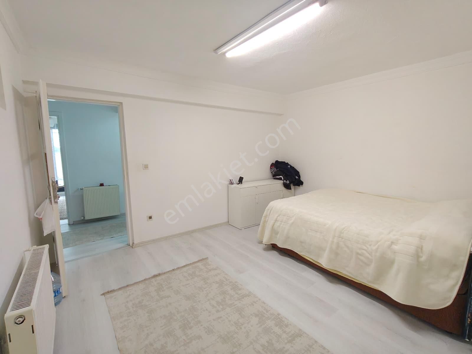 Balçova Çetin Emeç Tanju Okan Sok. 6 Yıllık Satılık 2+1daire - Görsel 7