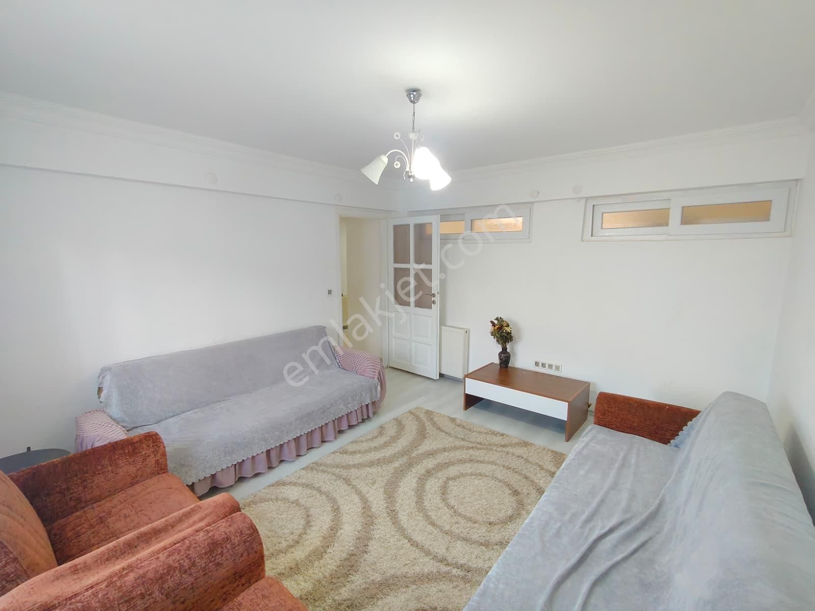 Balçova Çetin Emeç Tanju Okan Sok. 6 Yıllık Satılık 2+1daire - Görsel 3