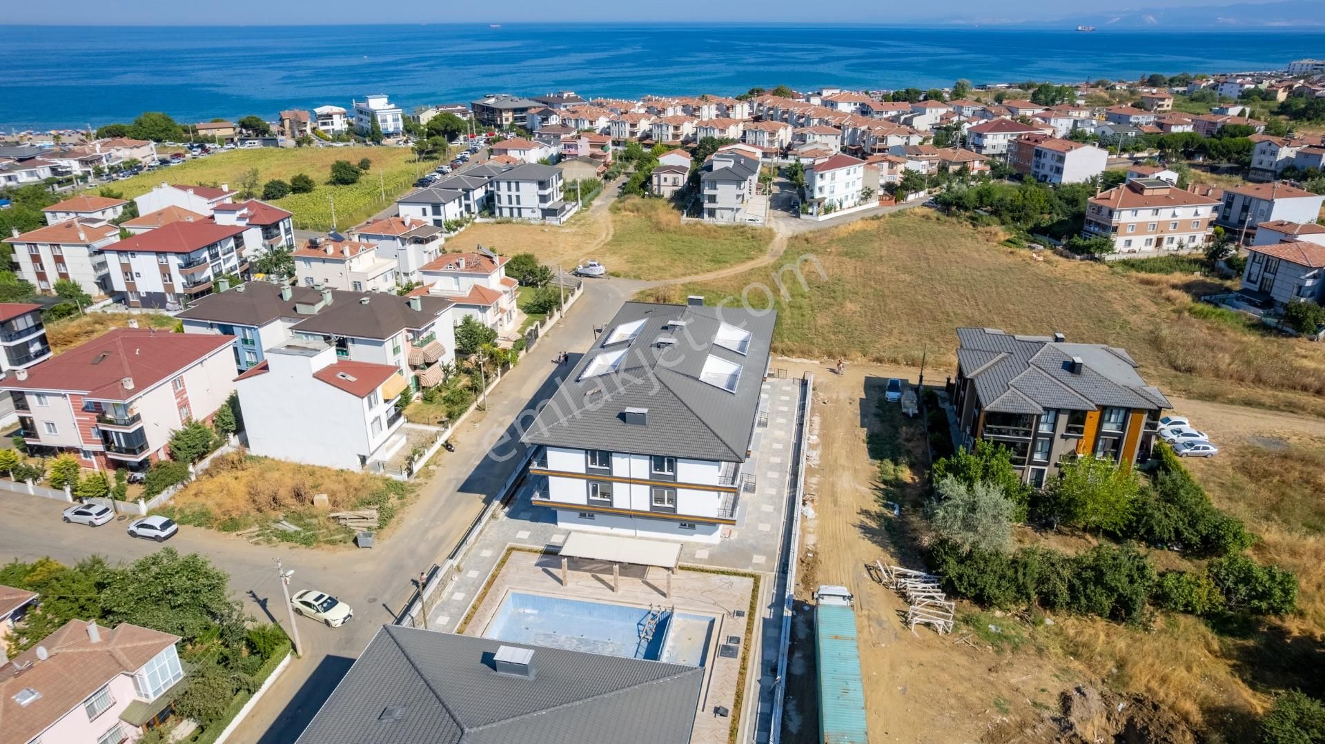 Kumbağ Deniz Tarafında Havuzlu Sitede Satılık Lüks 2+1 Daireler - Görsel 8