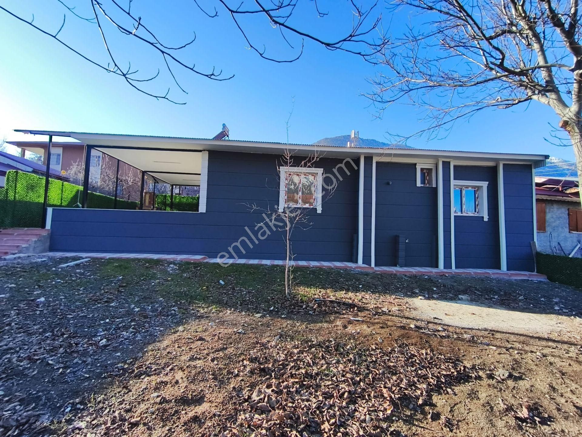 Kar Emlaktan Akçatekirde Çarşı Merkezine Yakın 330 M2 Arsa İçerisinde 3+1 Satılık Müstakil Ev