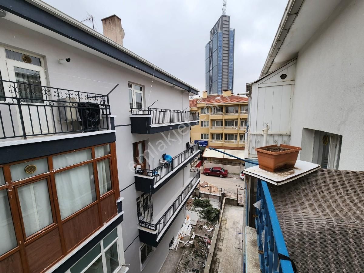 Aydınlıkevler Mah.çağdaş Cad. Üzeri Çok Merkezi Konum 3+1 Katta - Görsel 8