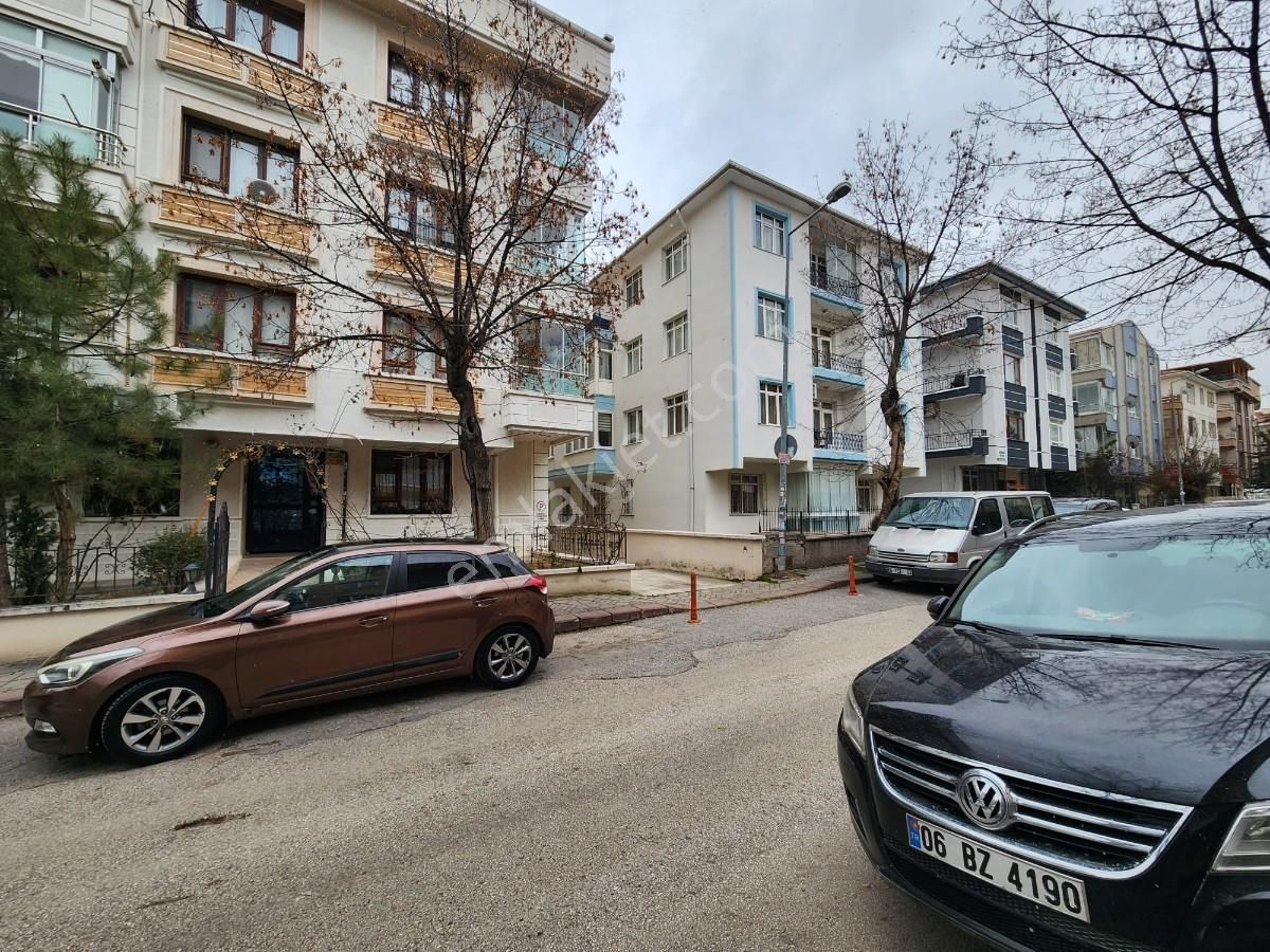 Aydınlıkevler Mah.çağdaş Cad. Üzeri Çok Merkezi Konum 3+1 Katta - Görsel 4