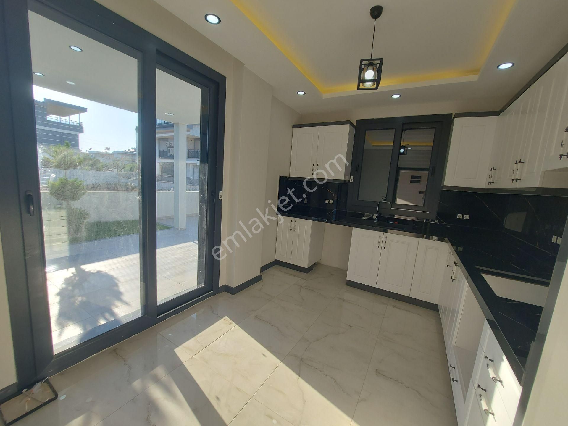 Müstakil Havuzlu Bahçeli Otoparklı Ebeveyn Banyolu Satılık Villa - Görsel 5