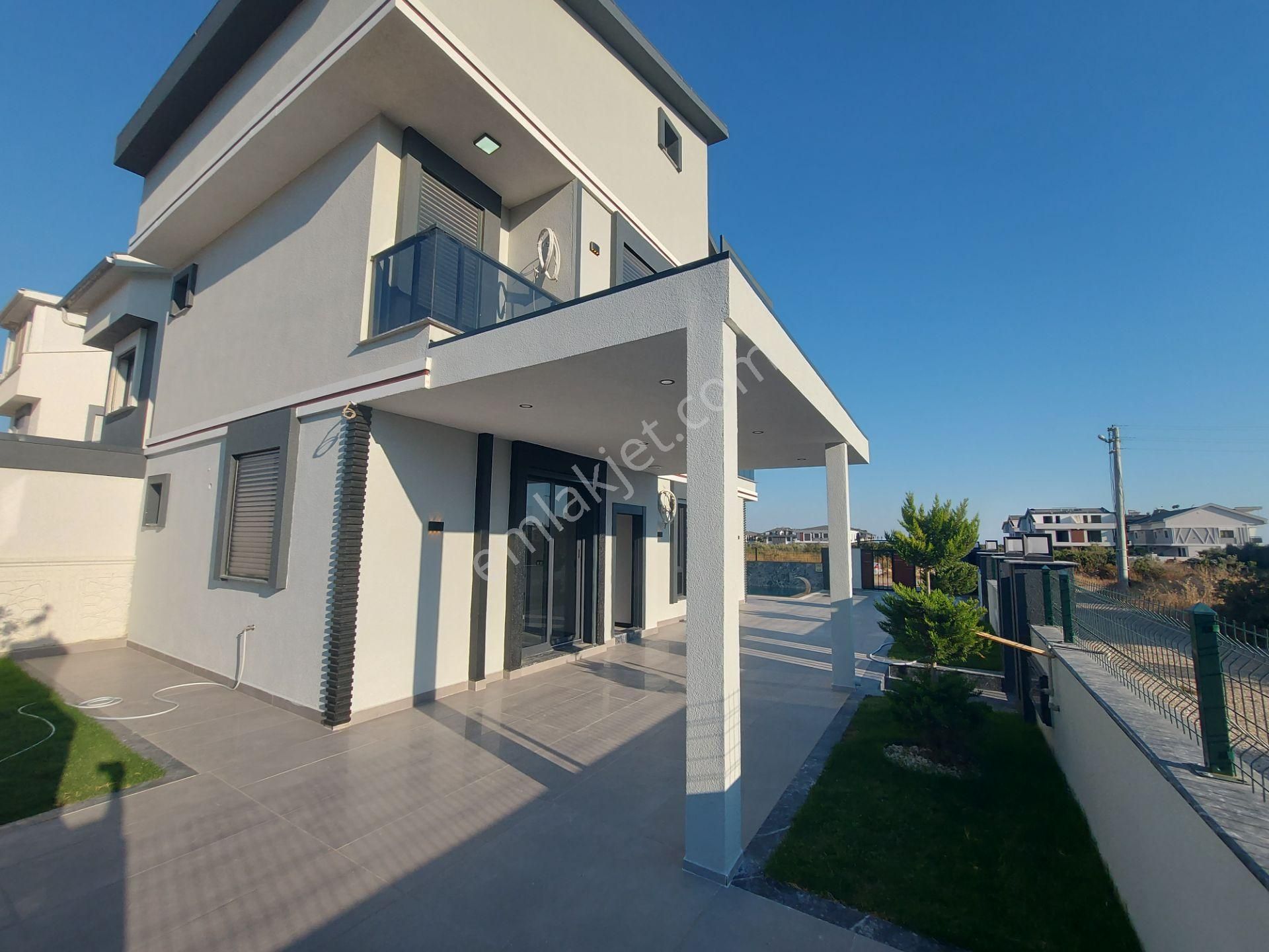 Müstakil Havuzlu Bahçeli Otoparklı Ebeveyn Banyolu Satılık Villa - Görsel 4