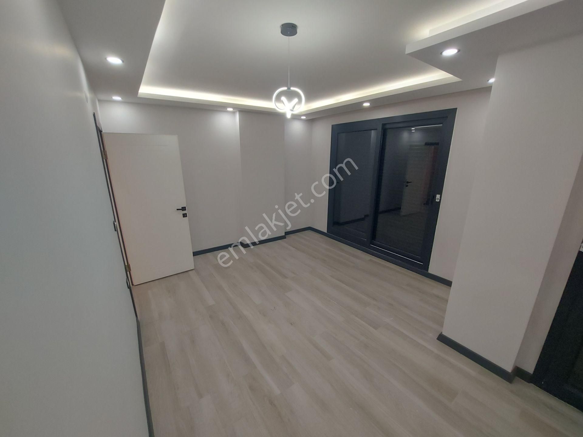 Müstakil Havuzlu Bahçeli Otoparklı Ebeveyn Banyolu Satılık Villa - Görsel 18