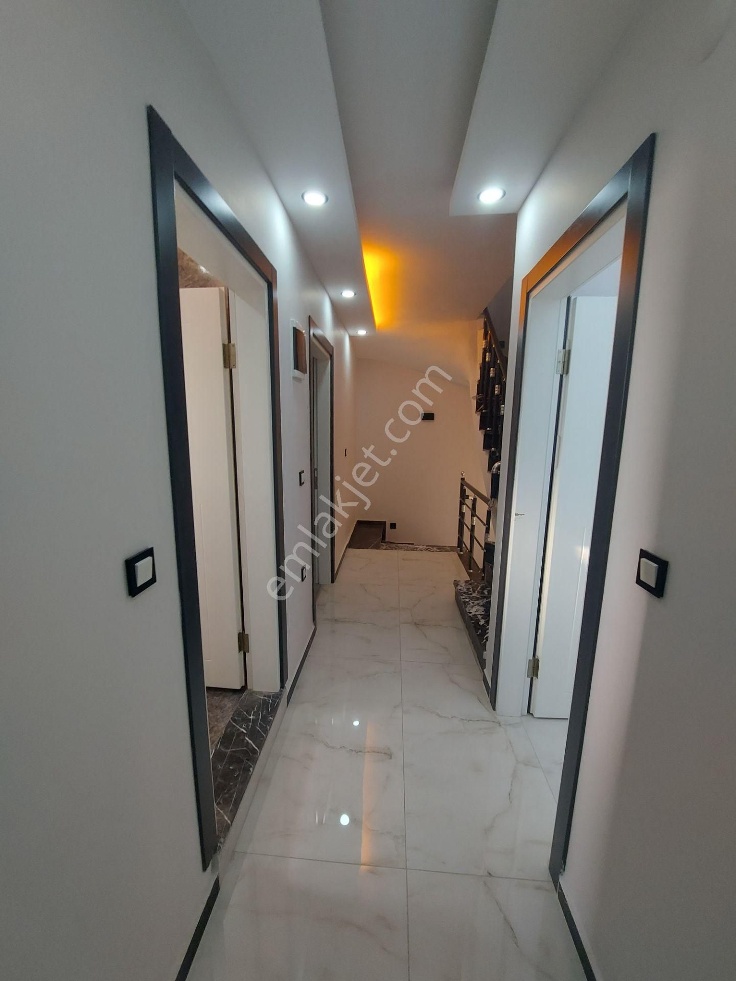 Müstakil Havuzlu Bahçeli Otoparklı Ebeveyn Banyolu Satılık Villa - Görsel 23