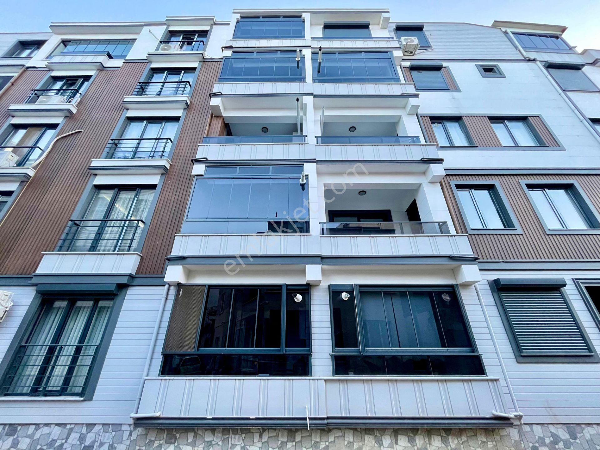 Akçay Sezgin Emlaktan Merkezde Arakat Ön Cephe Yeni Bina Lüx 2+1