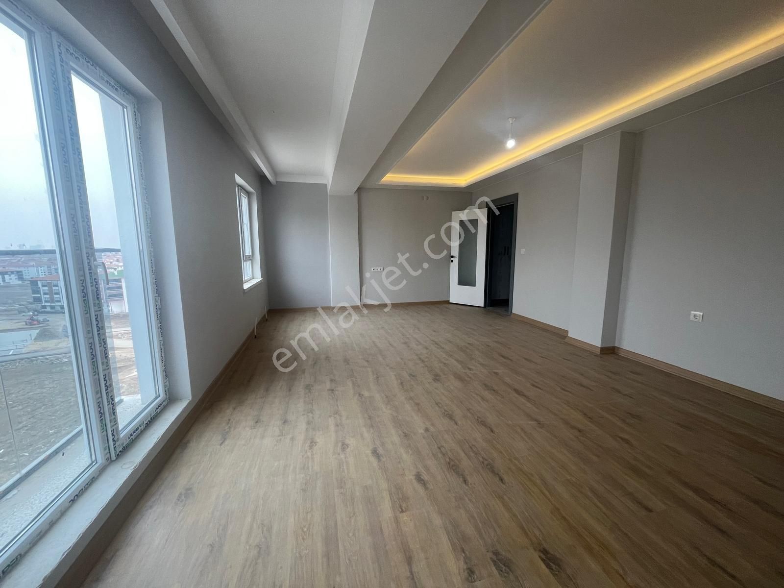 Mç Emlaktan Yenikent'te 3+1 Satılık Daire - Görsel 7