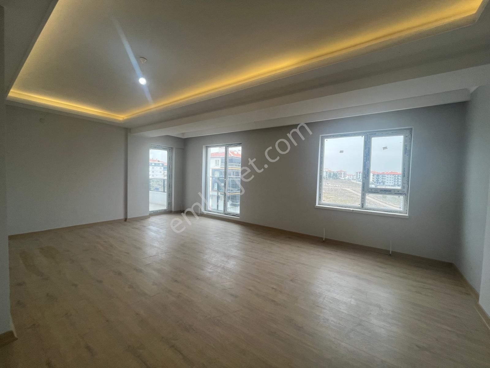 Mç Emlaktan Yenikent'te 3+1 Satılık Daire - Görsel 17