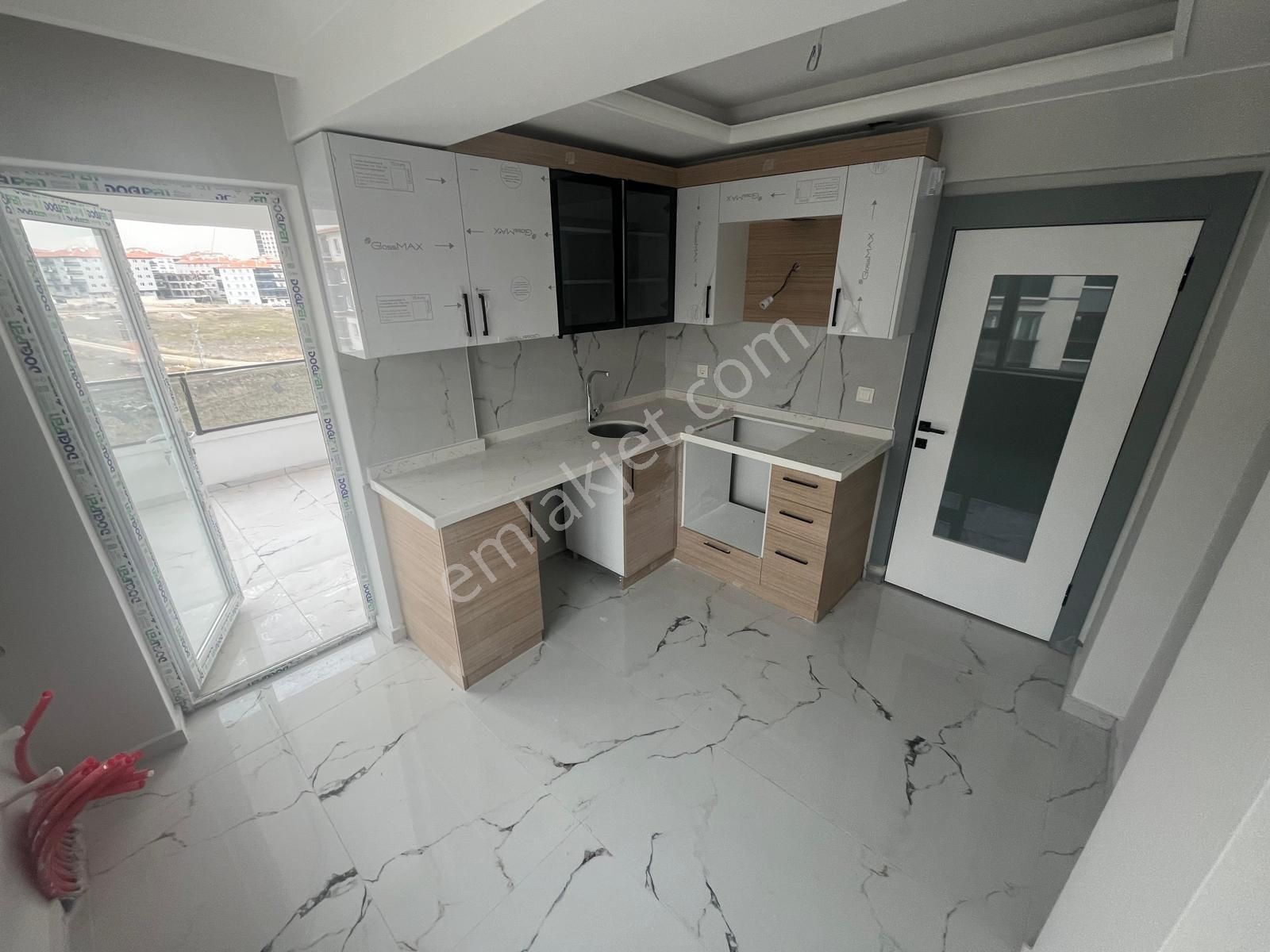 Mç Emlaktan Yenikent'te 3+1 Satılık Daire - Görsel 4