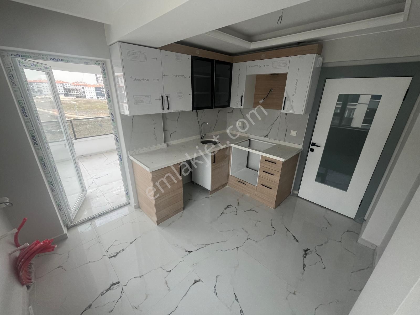 Mç Emlaktan Yenikent'te 3+1 Satılık Daire - Görsel 3