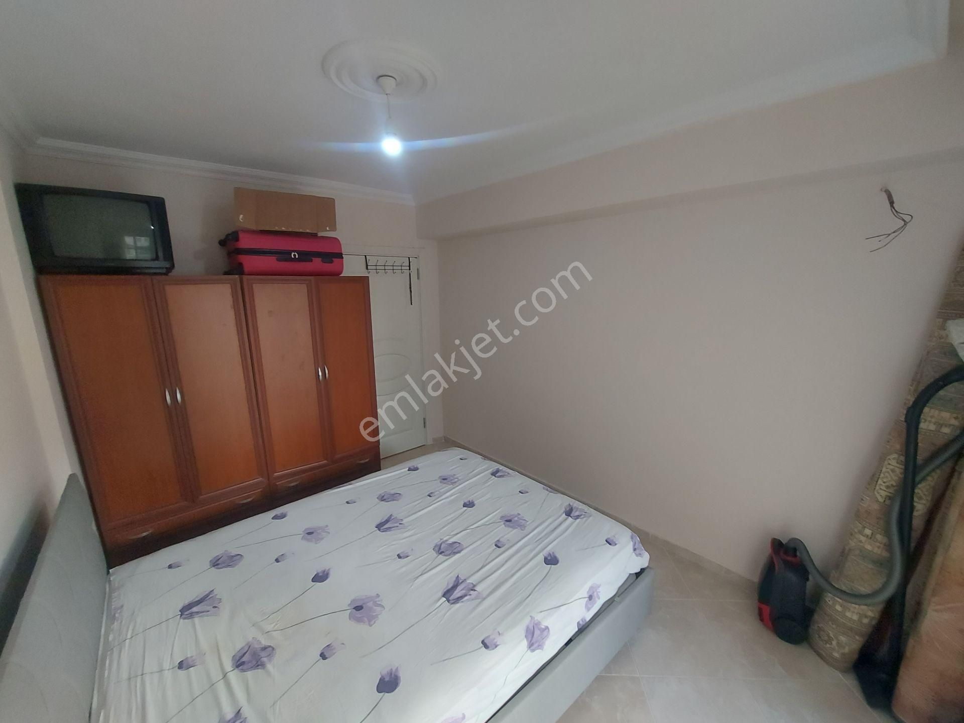 Denize 1 Km Mesafede Ara Kat Eşyalı 1+1 Daire - Görsel 14