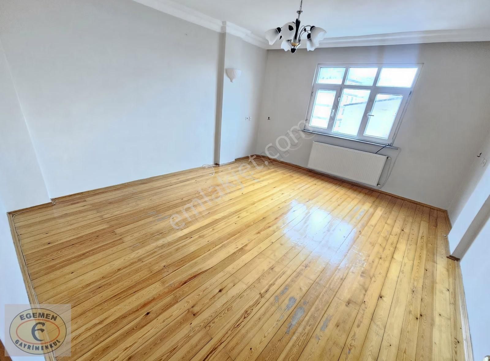 Ahmet Yesevi Mahallesinde Cadde Dibi Kiralık 2+1 Daire