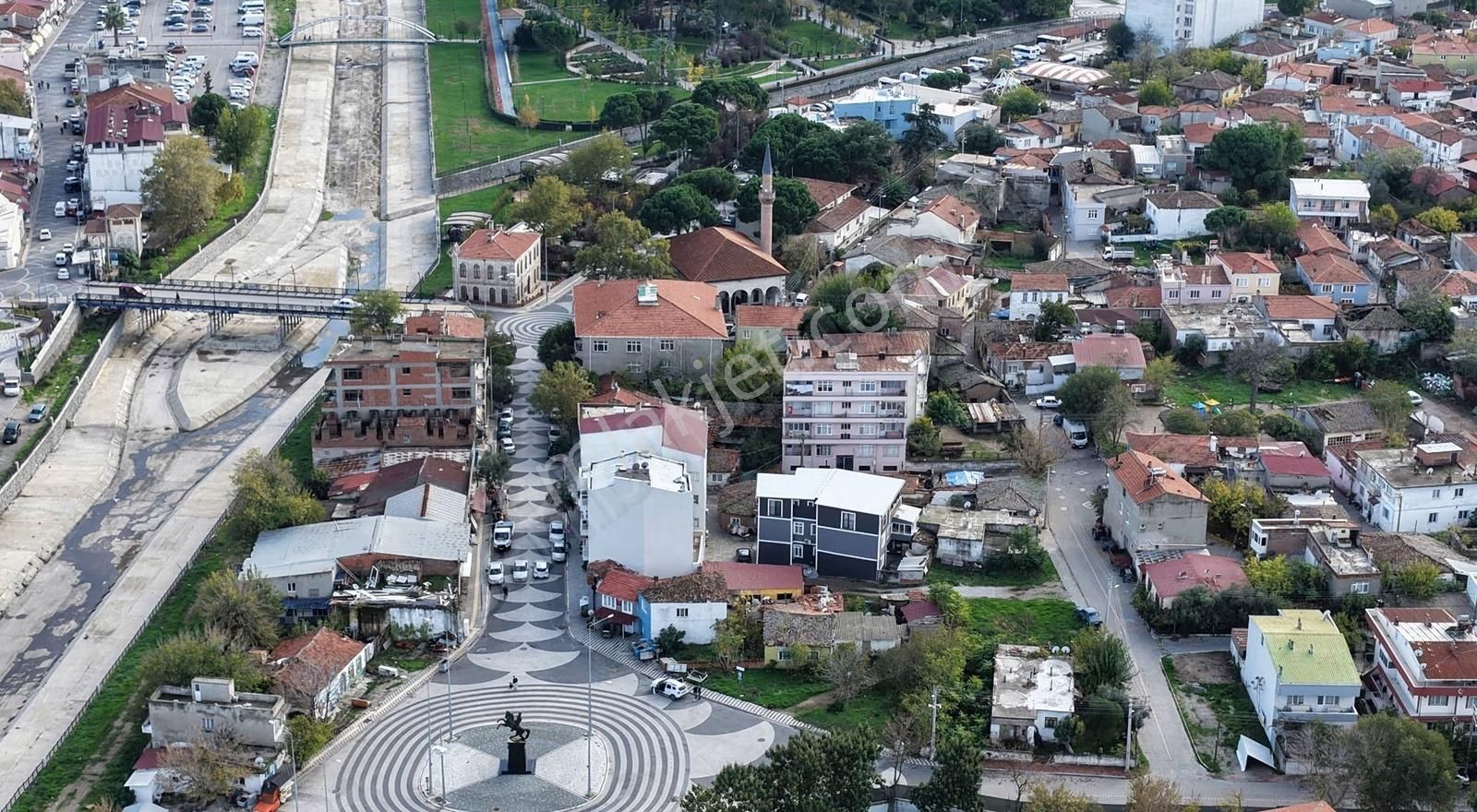 Ezine İlçe Merkezinde Arsa Fiyatına Satılık Müstakil Ev - Görsel 31