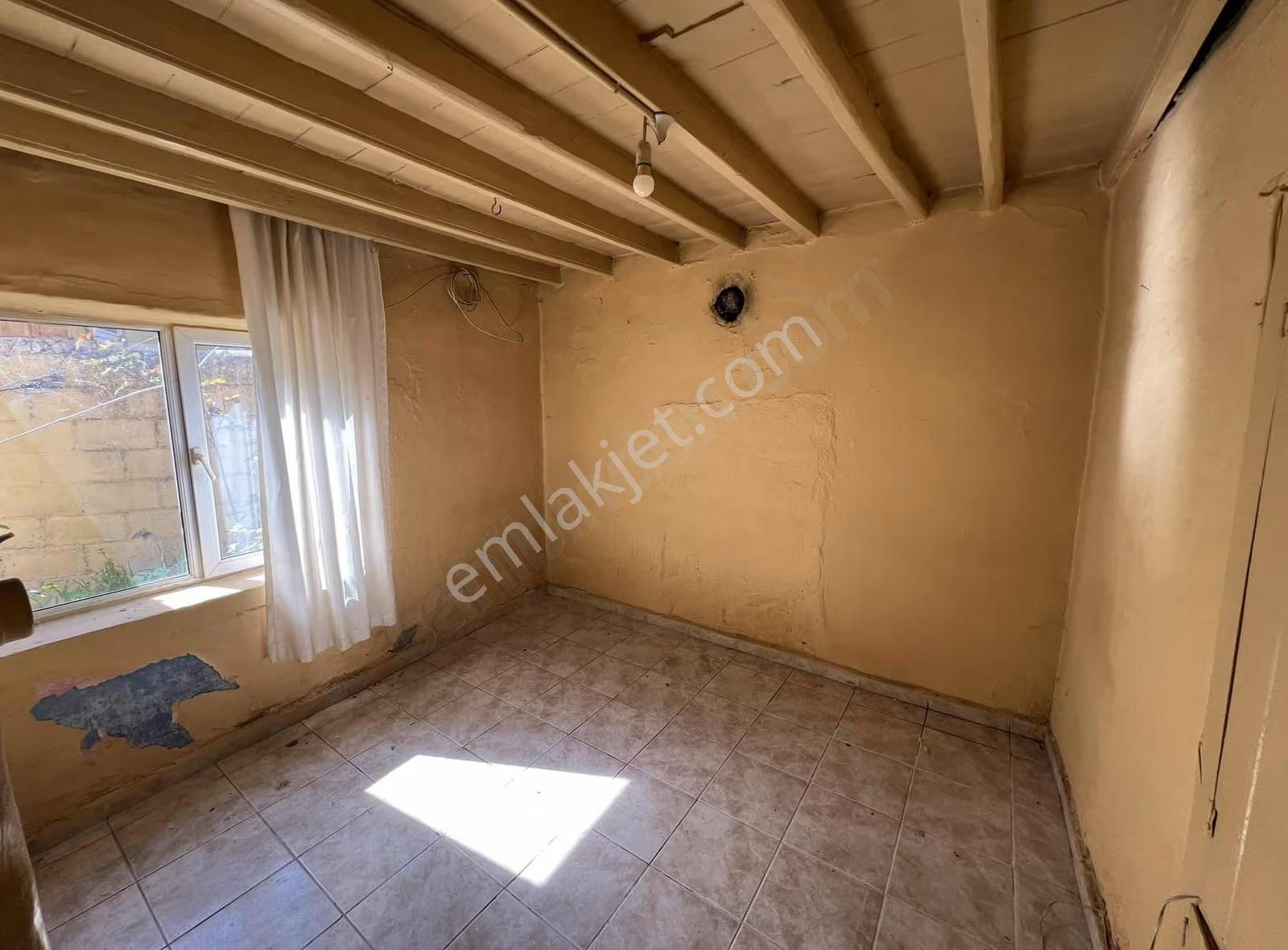 Ezine İlçe Merkezinde Arsa Fiyatına Satılık Müstakil Ev - Görsel 29