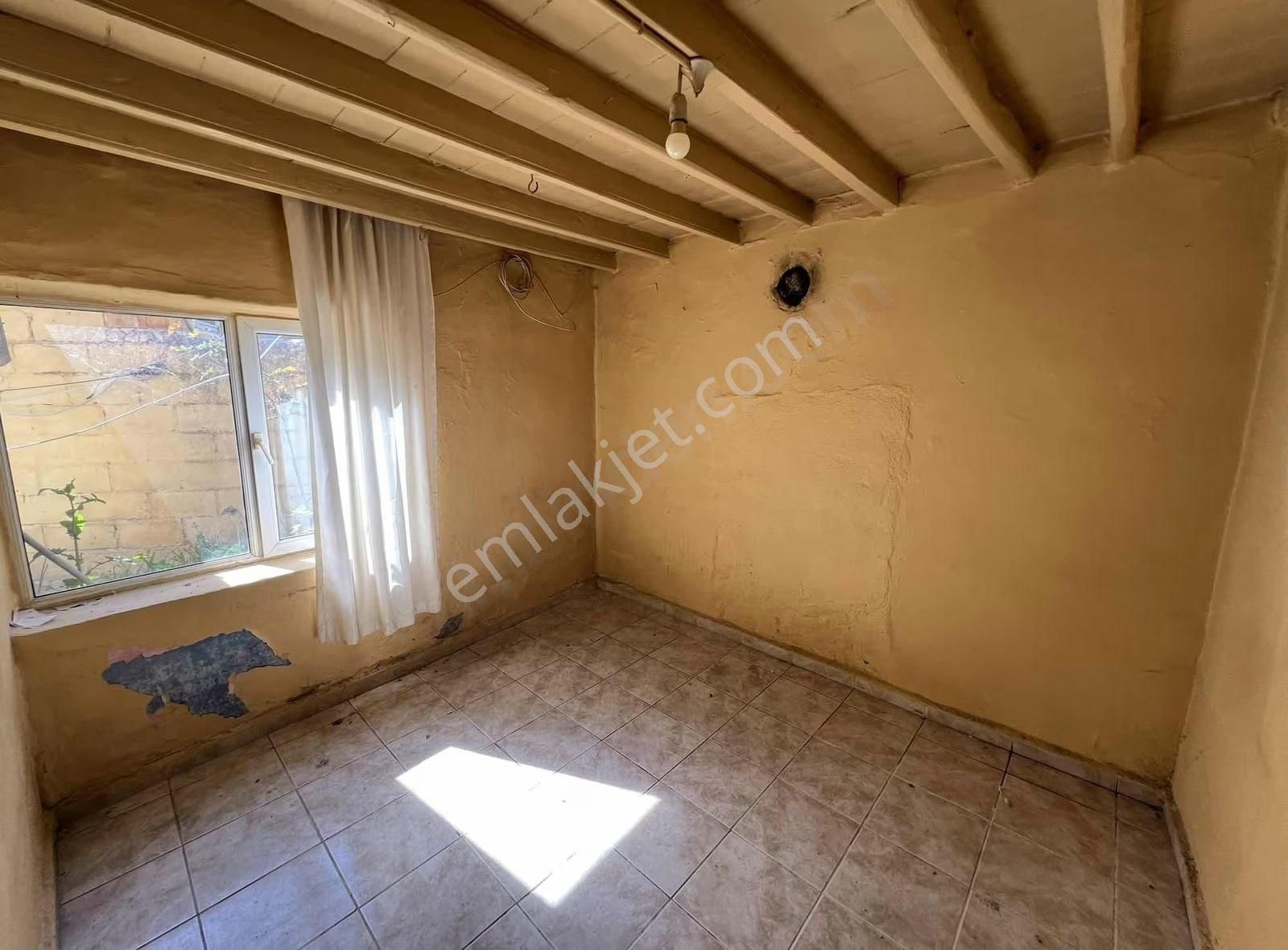 Ezine İlçe Merkezinde Arsa Fiyatına Satılık Müstakil Ev - Görsel 27