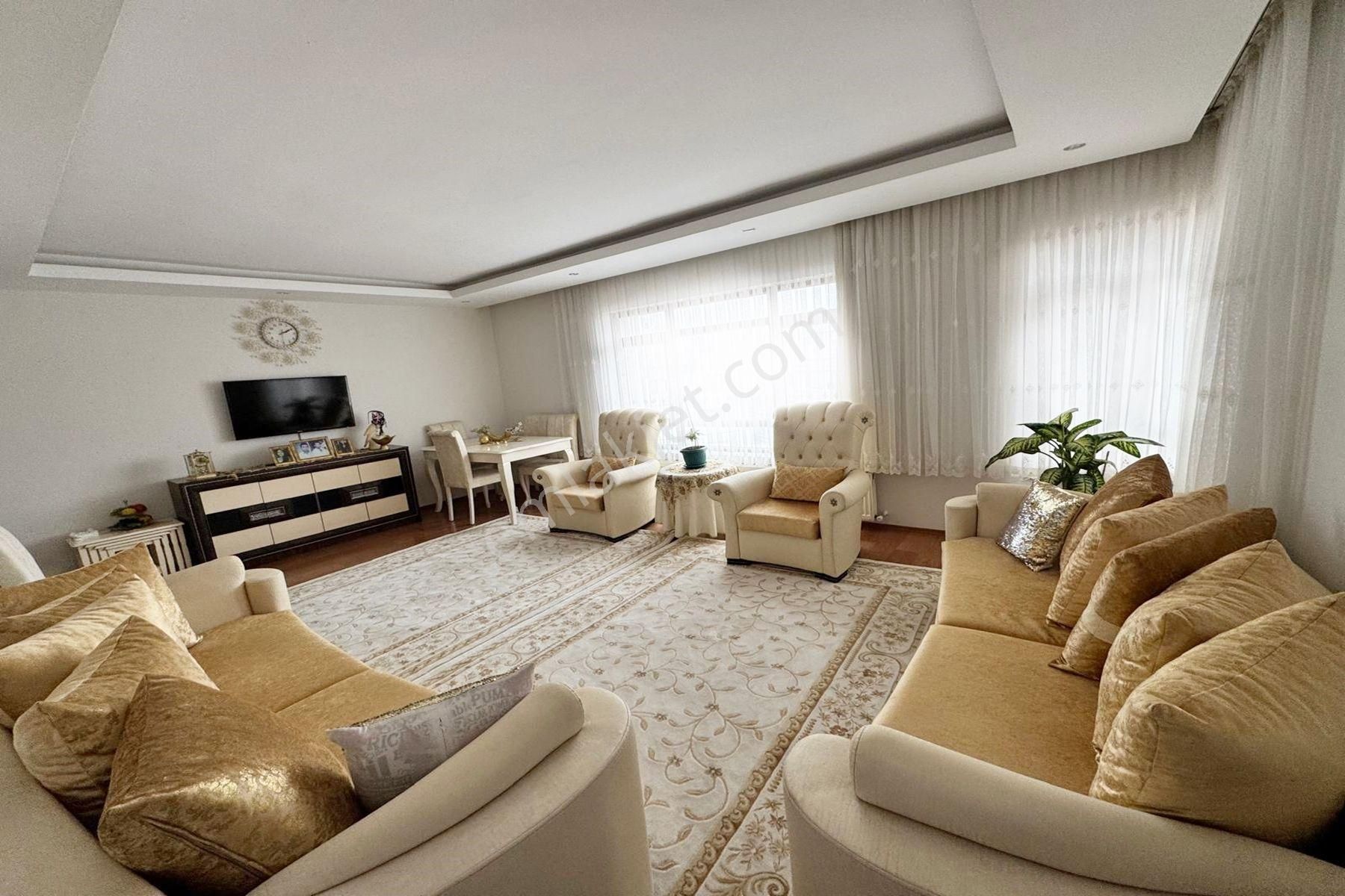 Kutlu Caddeye Bir Bina Ara Katta 3+1 Daire Fırsatı..! - Görsel 9