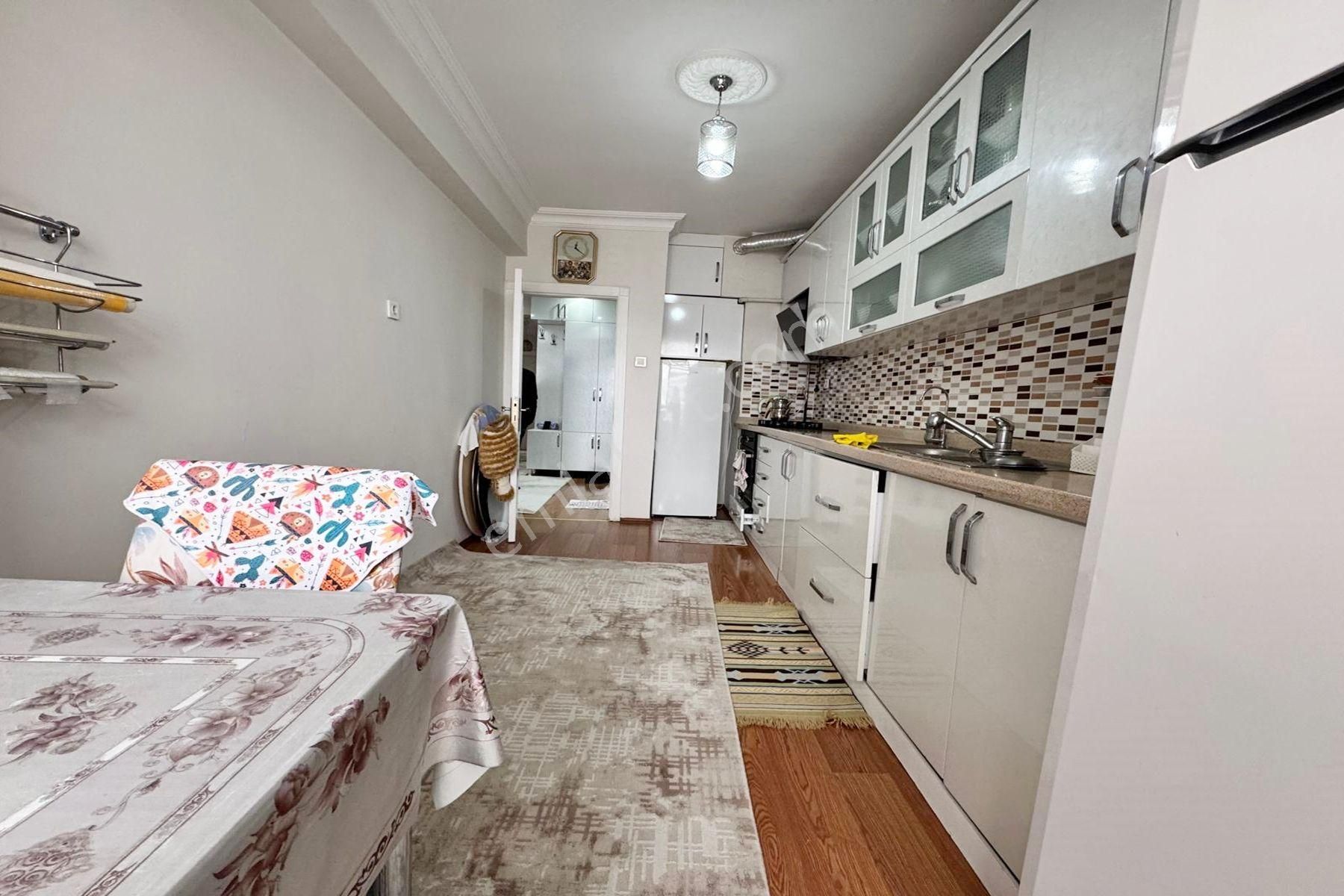 Kutlu Caddeye Bir Bina Ara Katta 3+1 Daire Fırsatı..! - Görsel 2