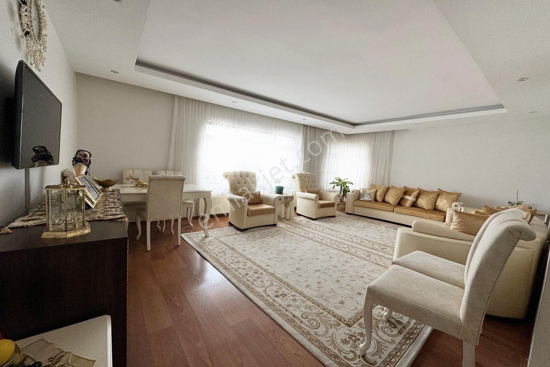 Kutlu Caddeye Bir Bina Ara Katta 3+1 Daire Fırsatı..! - Görsel 10