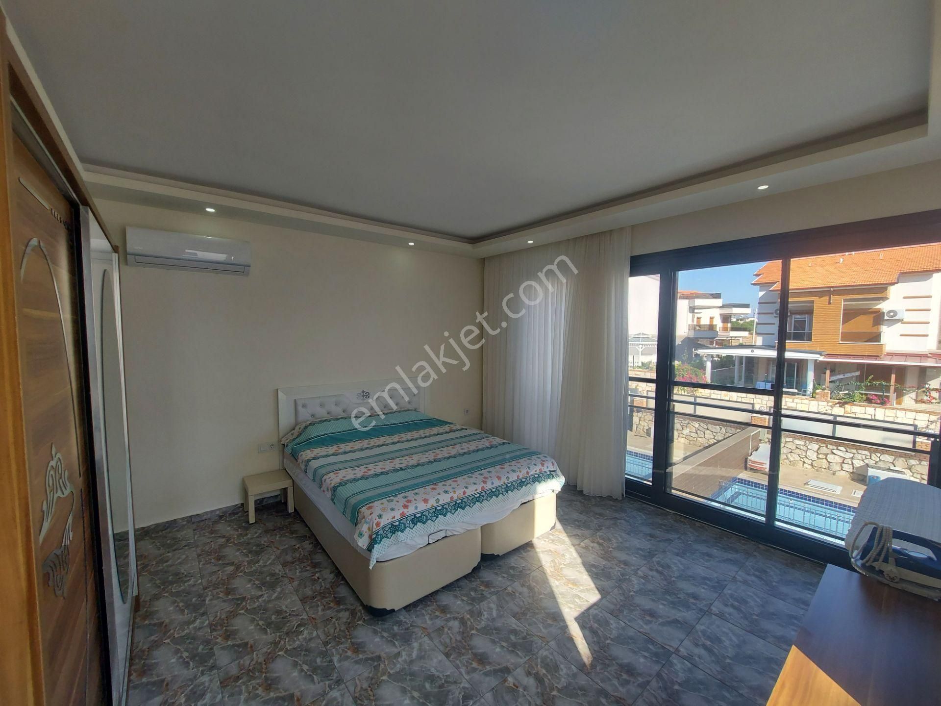 Altınkumda Denize 400 Mt Mesafede Havuzlu 4+1 Eşyalı Villa - Görsel 28