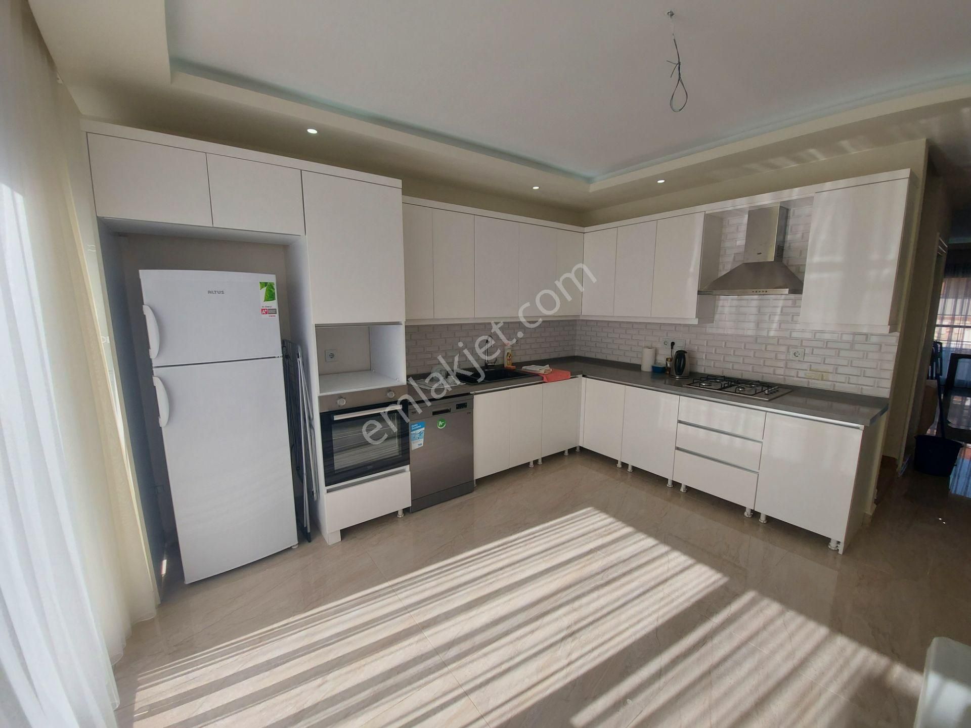 Altınkumda Denize 400 Mt Mesafede Havuzlu 4+1 Eşyalı Villa - Görsel 18