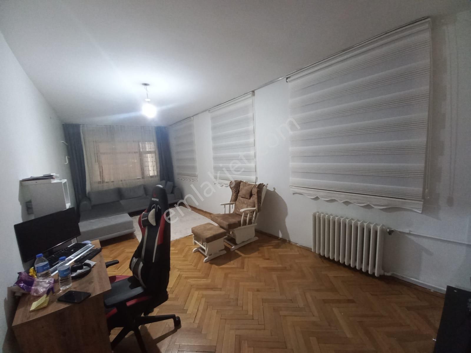 Göral Emlaktan Nakış Sokakta Bağımsız 3+1 - Görsel 3