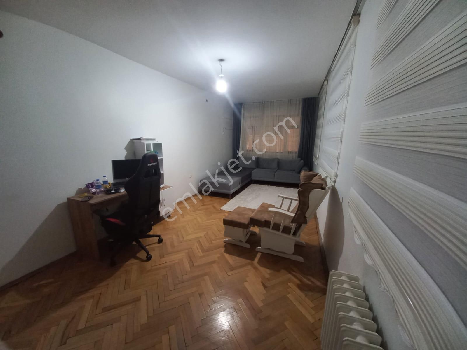 Göral Emlaktan Nakış Sokakta Bağımsız 3+1