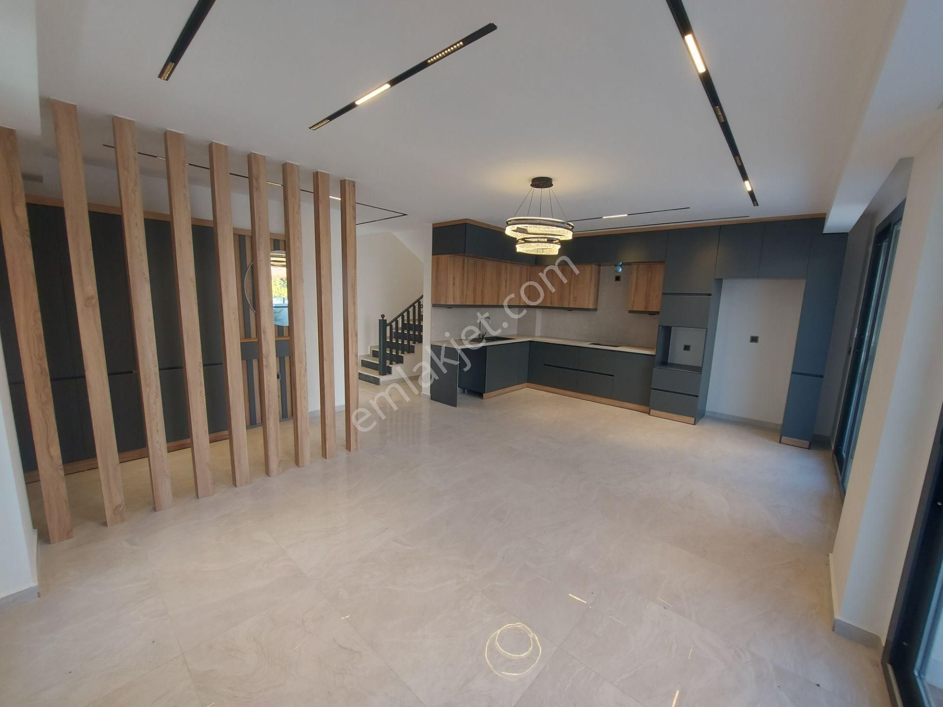 Plaja 50 Metre Mesafede 4+1 Tam Müstakil Satılık Villa - Görsel 4