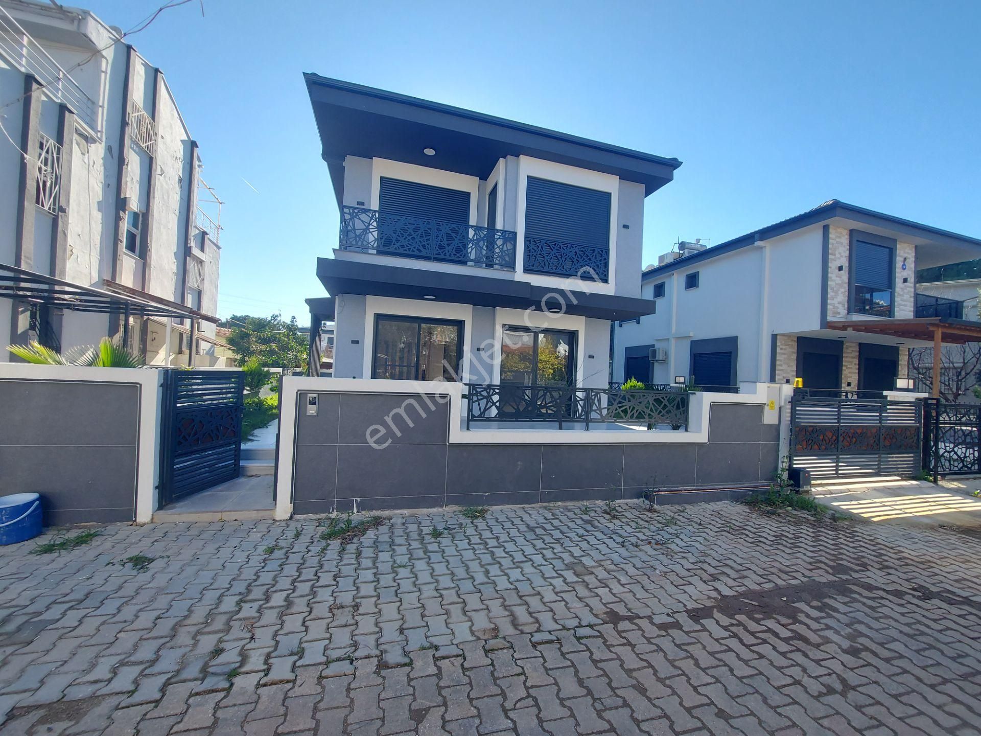 Plaja 50 Metre Mesafede 4+1 Tam Müstakil Satılık Villa - Görsel 32