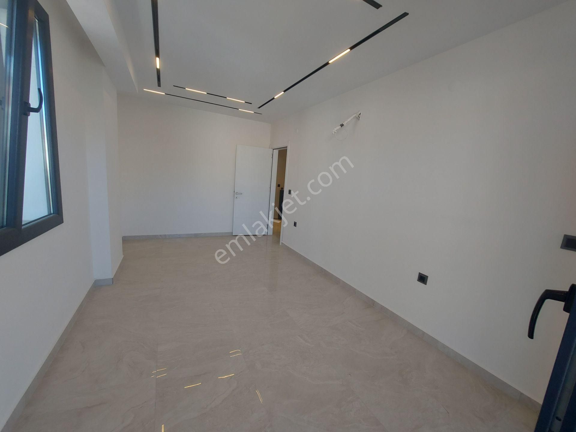 Plaja 50 Metre Mesafede 4+1 Tam Müstakil Satılık Villa - Görsel 23