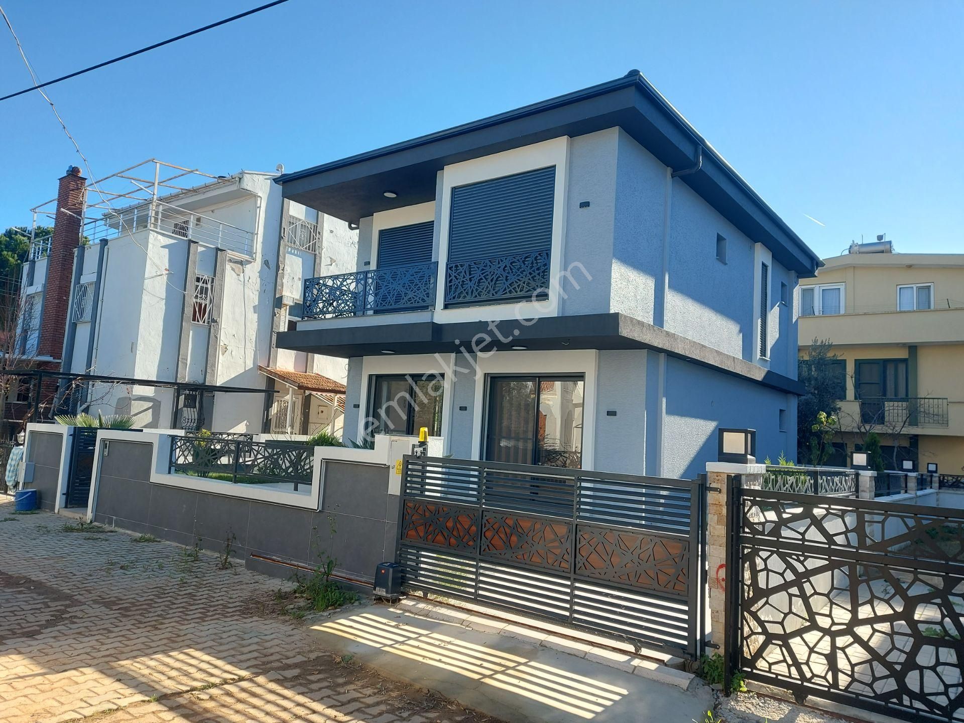 Plaja 50 Metre Mesafede 4+1 Tam Müstakil Satılık Villa