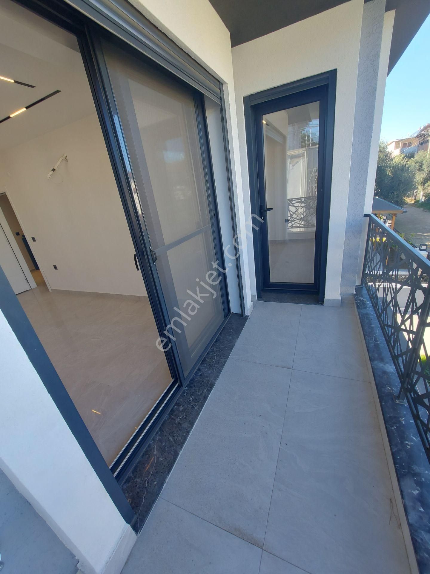 Plaja 50 Metre Mesafede 4+1 Tam Müstakil Satılık Villa - Görsel 25